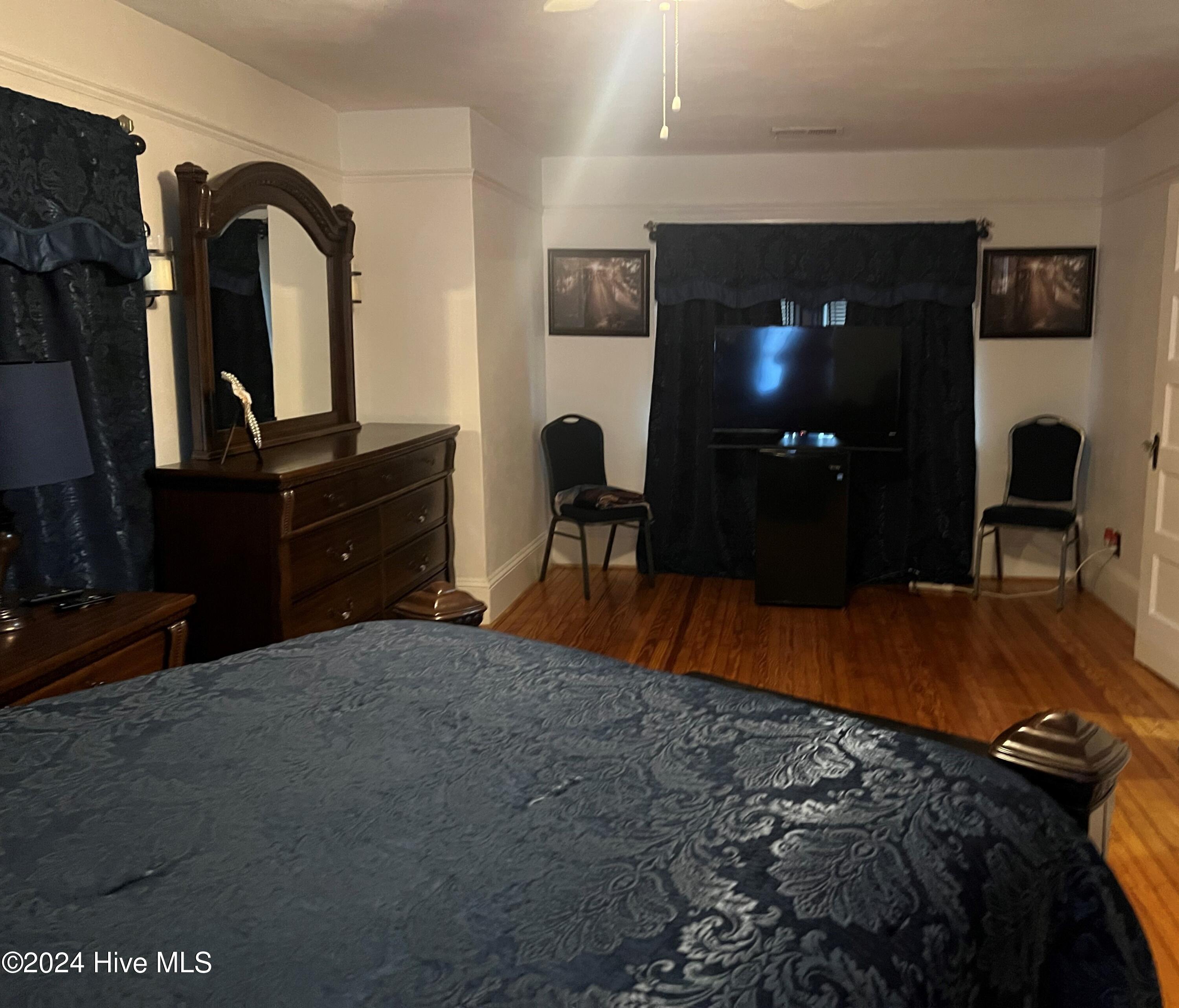 912 N King Street Property Photo 9