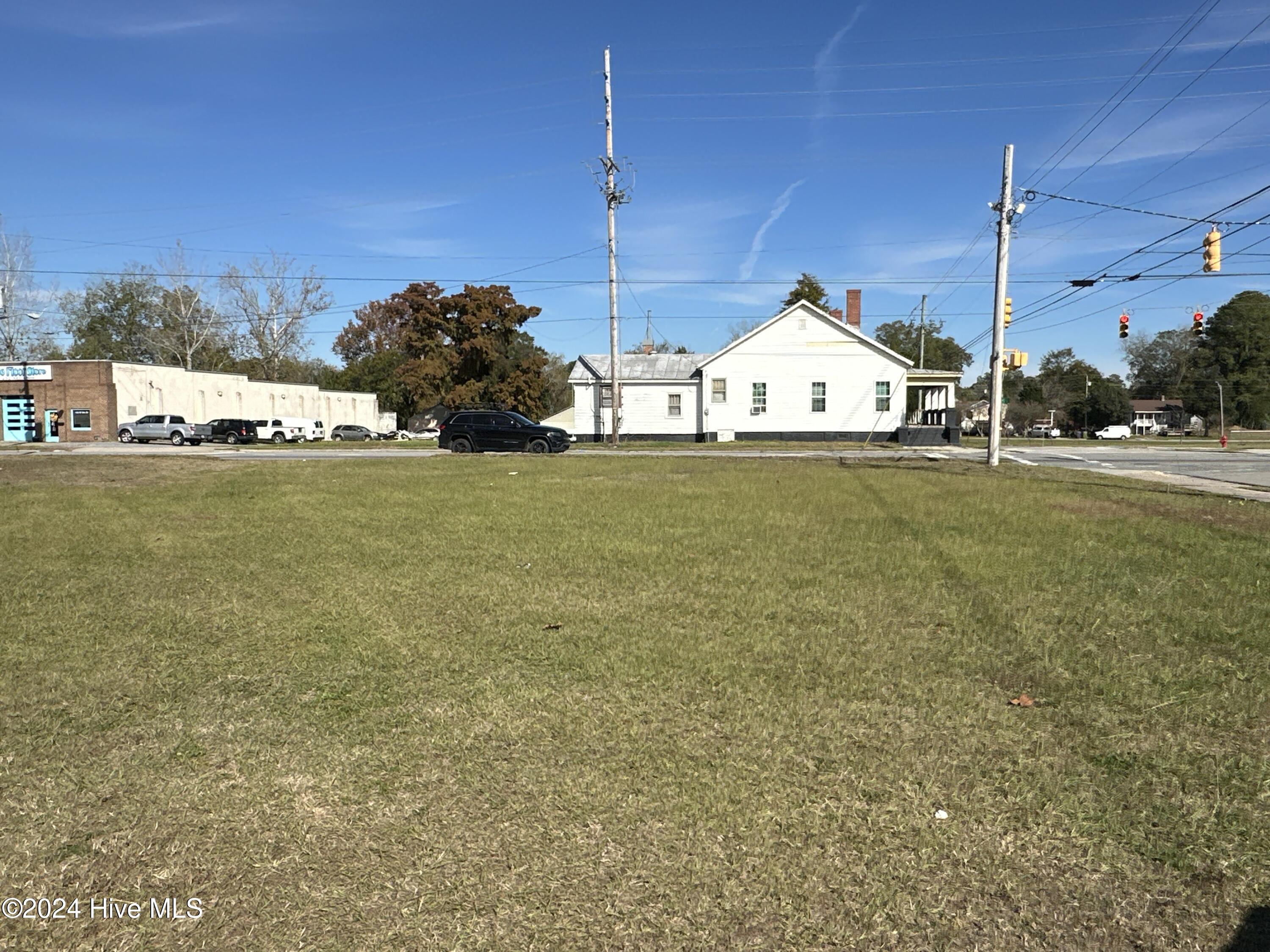 127 E 5th Street Property Photo 4