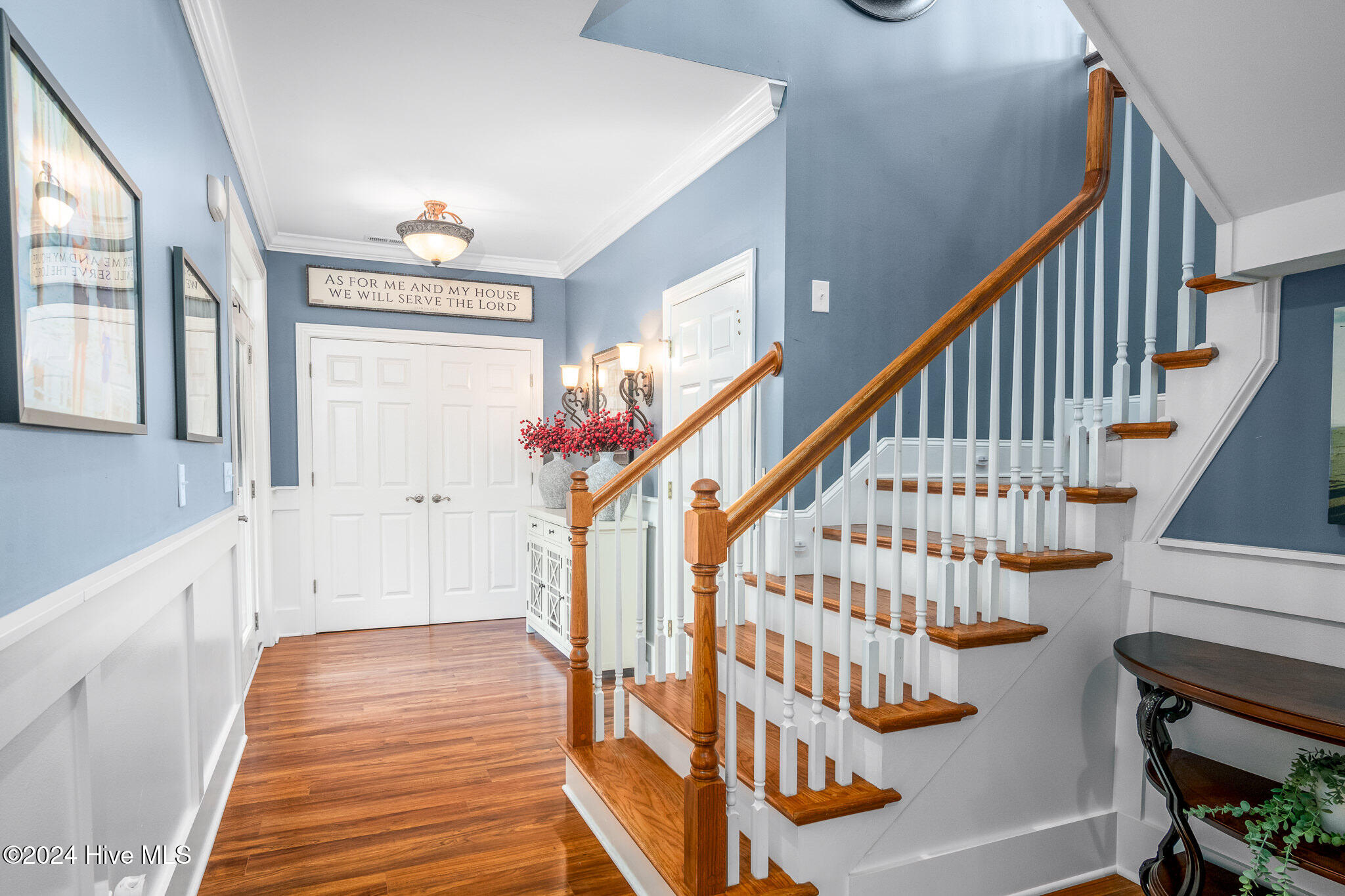 220 Shoreline Drive Property Photo 8