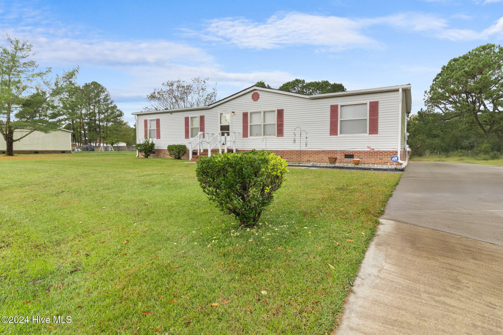 1035 Traci Drive Property Photo 3