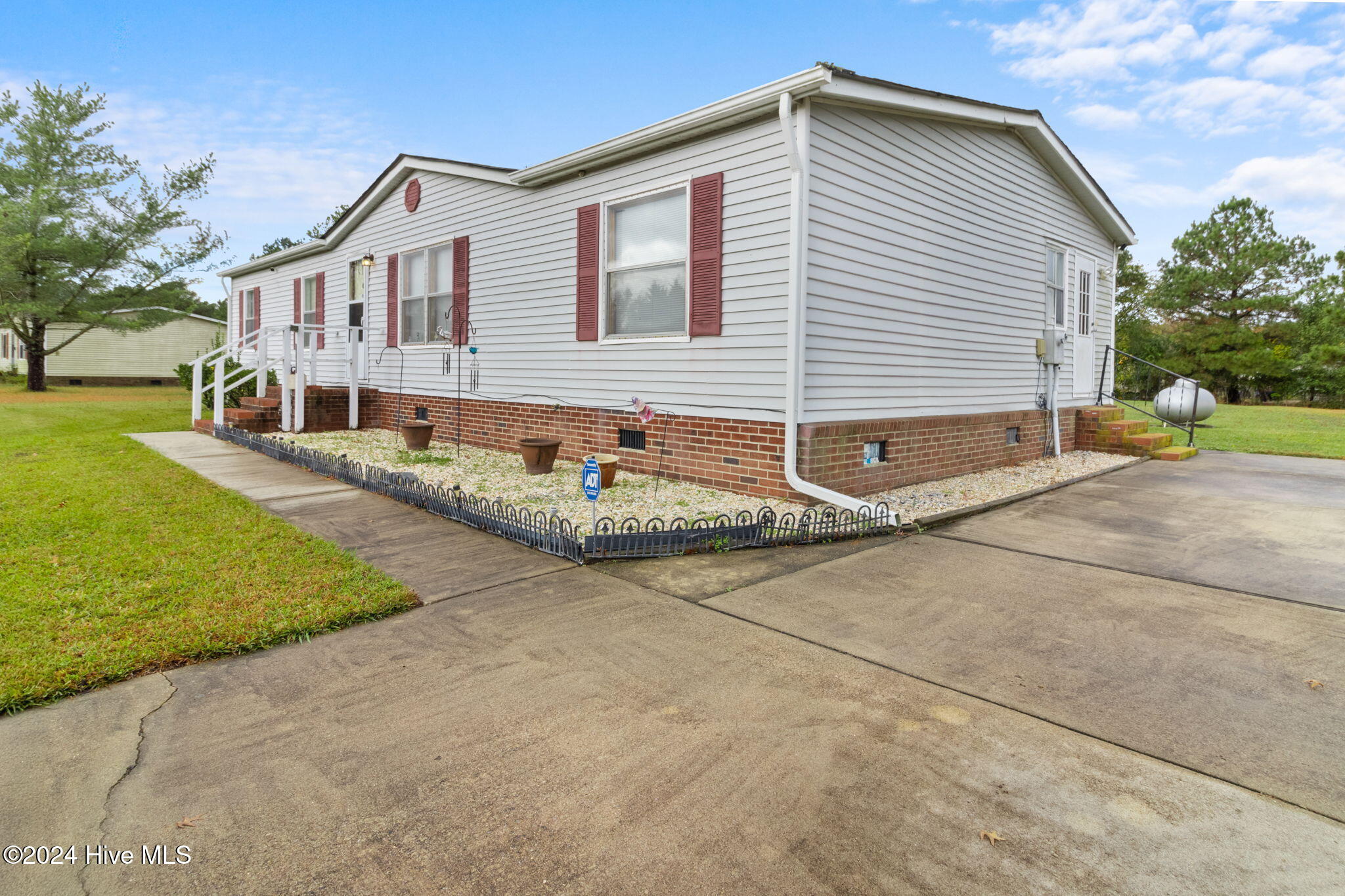 1035 Traci Drive Property Photo 4