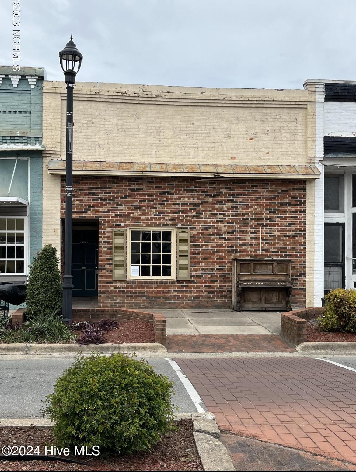 119 N Center Street Property Photo 1