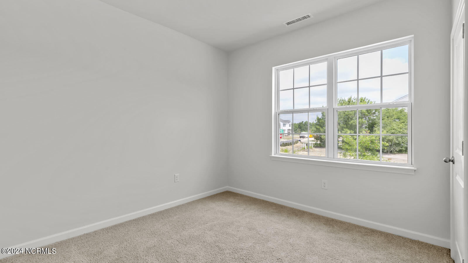 3846 Althorp Drive Property Photo 4