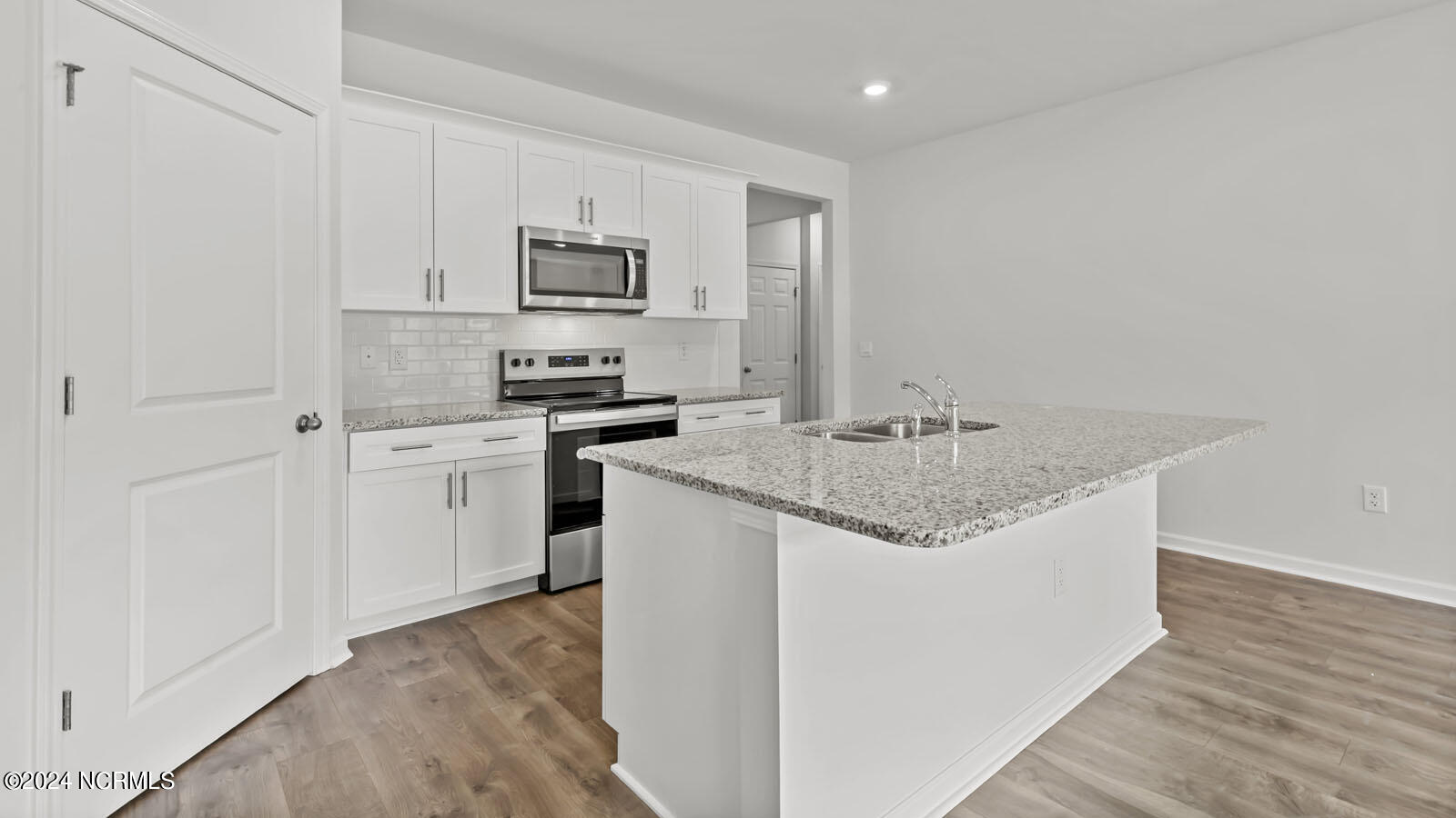 3846 Althorp Drive Property Photo 12