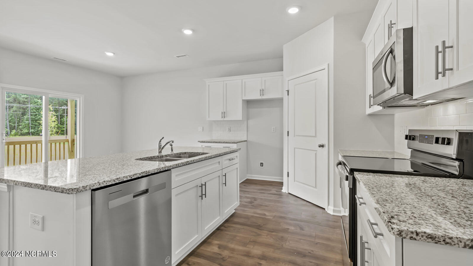 3846 Althorp Drive Property Photo 13