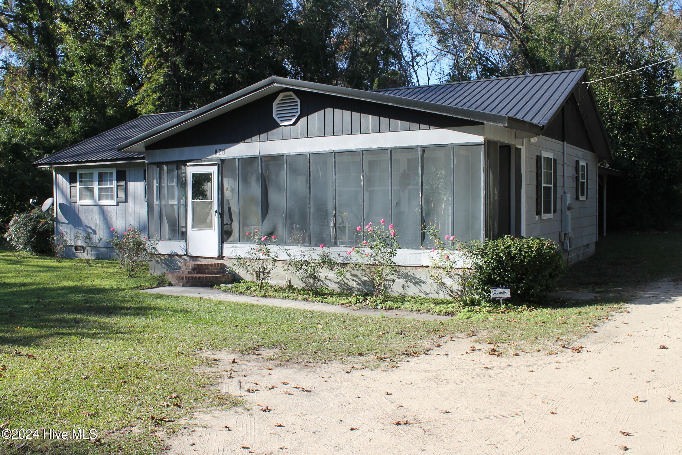 157 E Goodman Road Property Photo 3