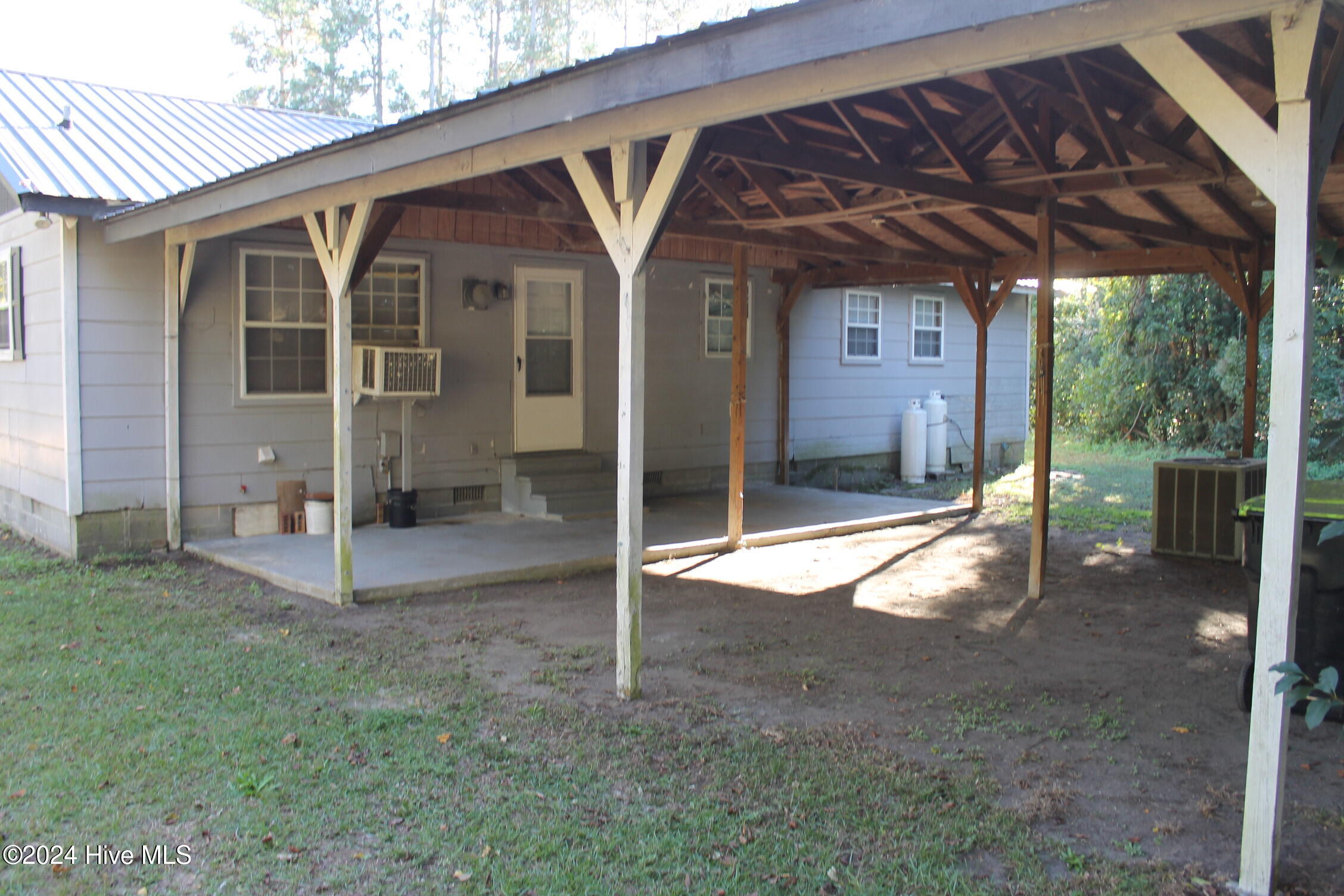 157 E Goodman Road Property Photo 4
