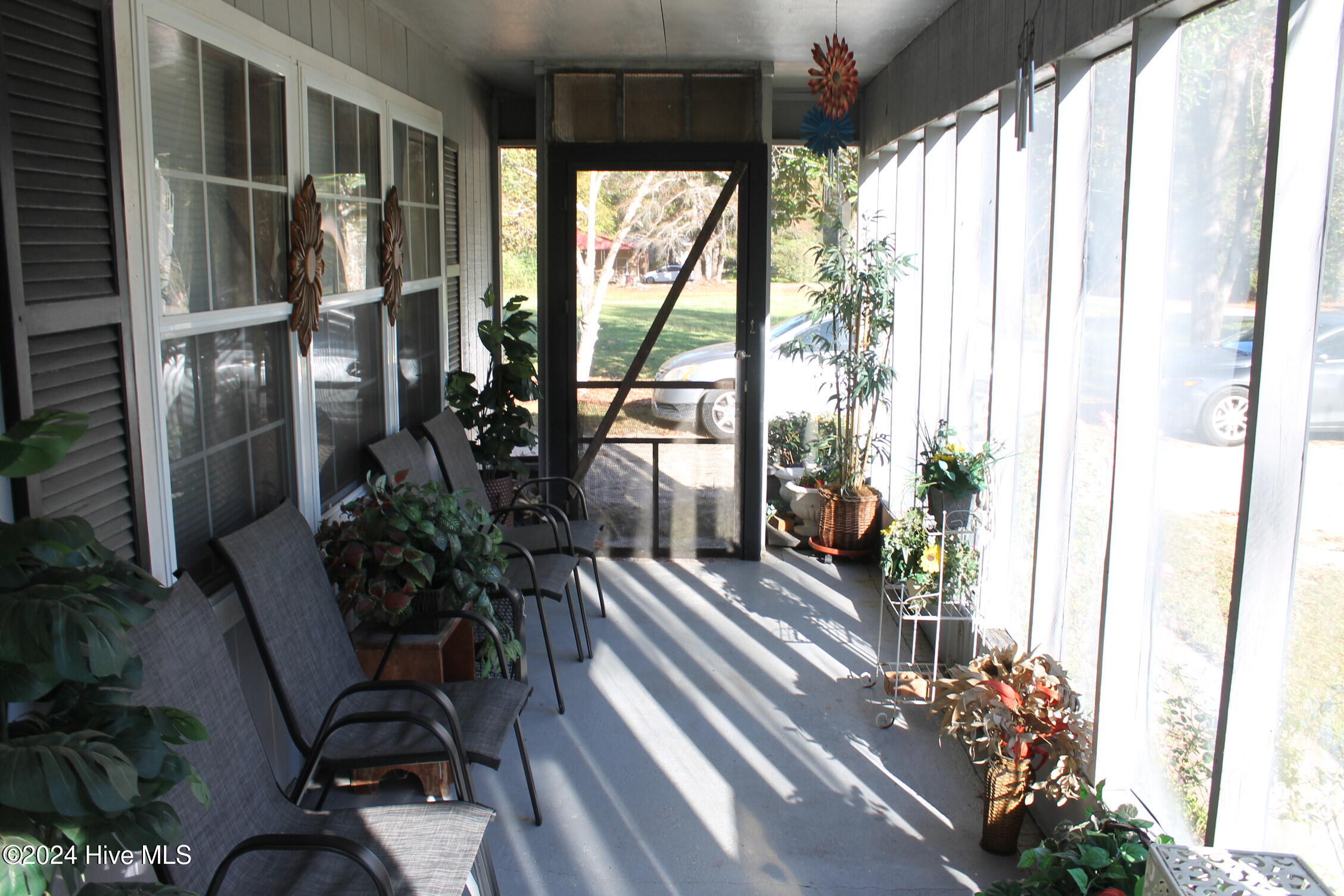 157 E Goodman Road Property Photo 6