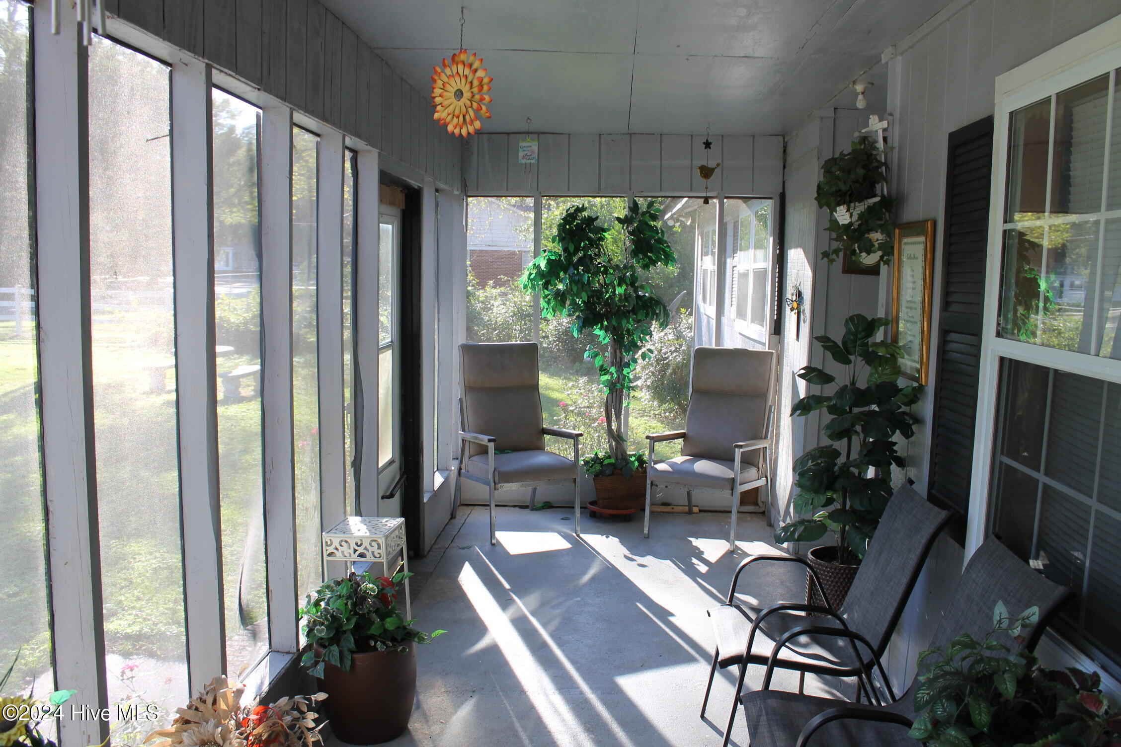 157 E Goodman Road Property Photo 7