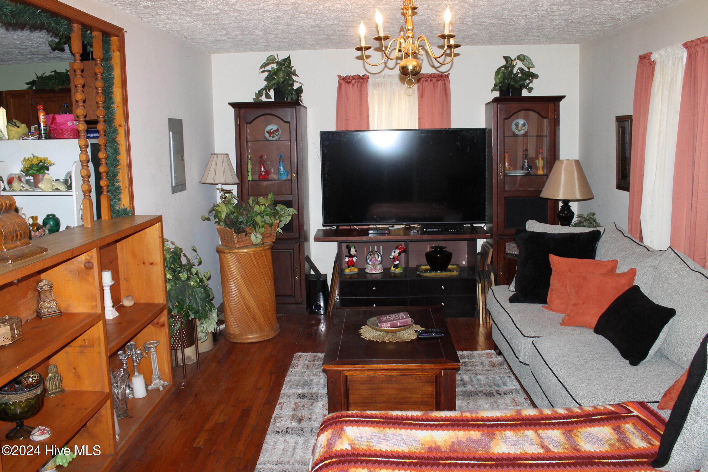 157 E Goodman Road Property Photo 8