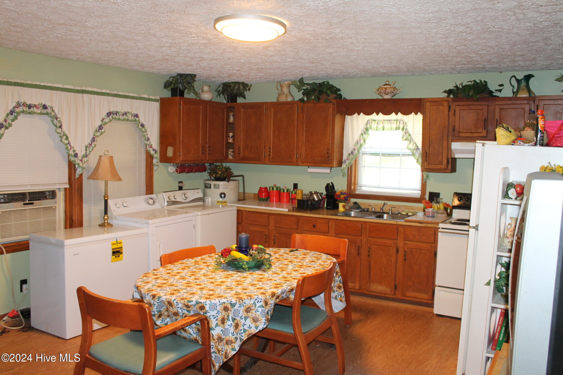 157 E Goodman Road Property Photo 9