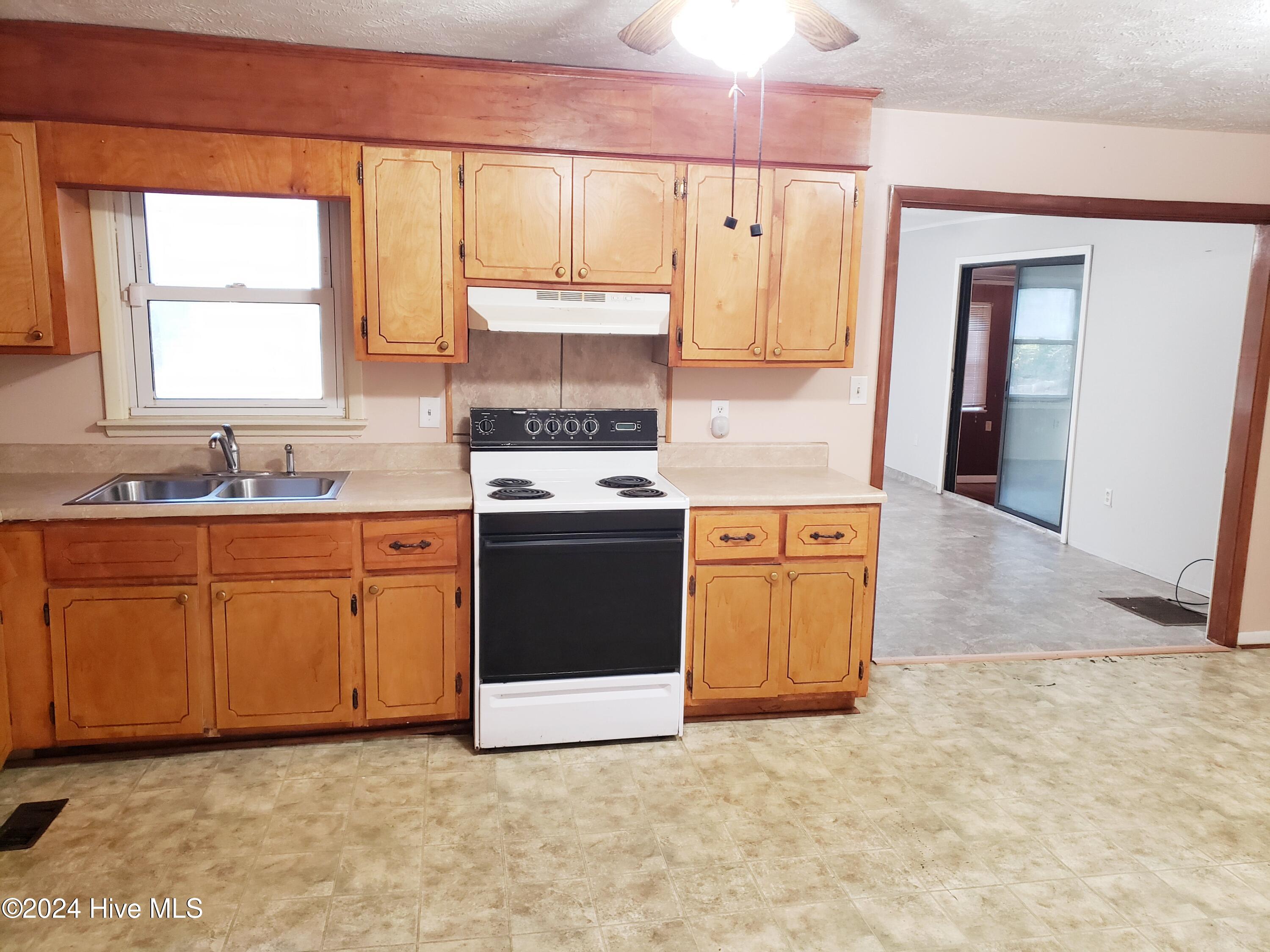716 W Burkhead Street Property Photo 7