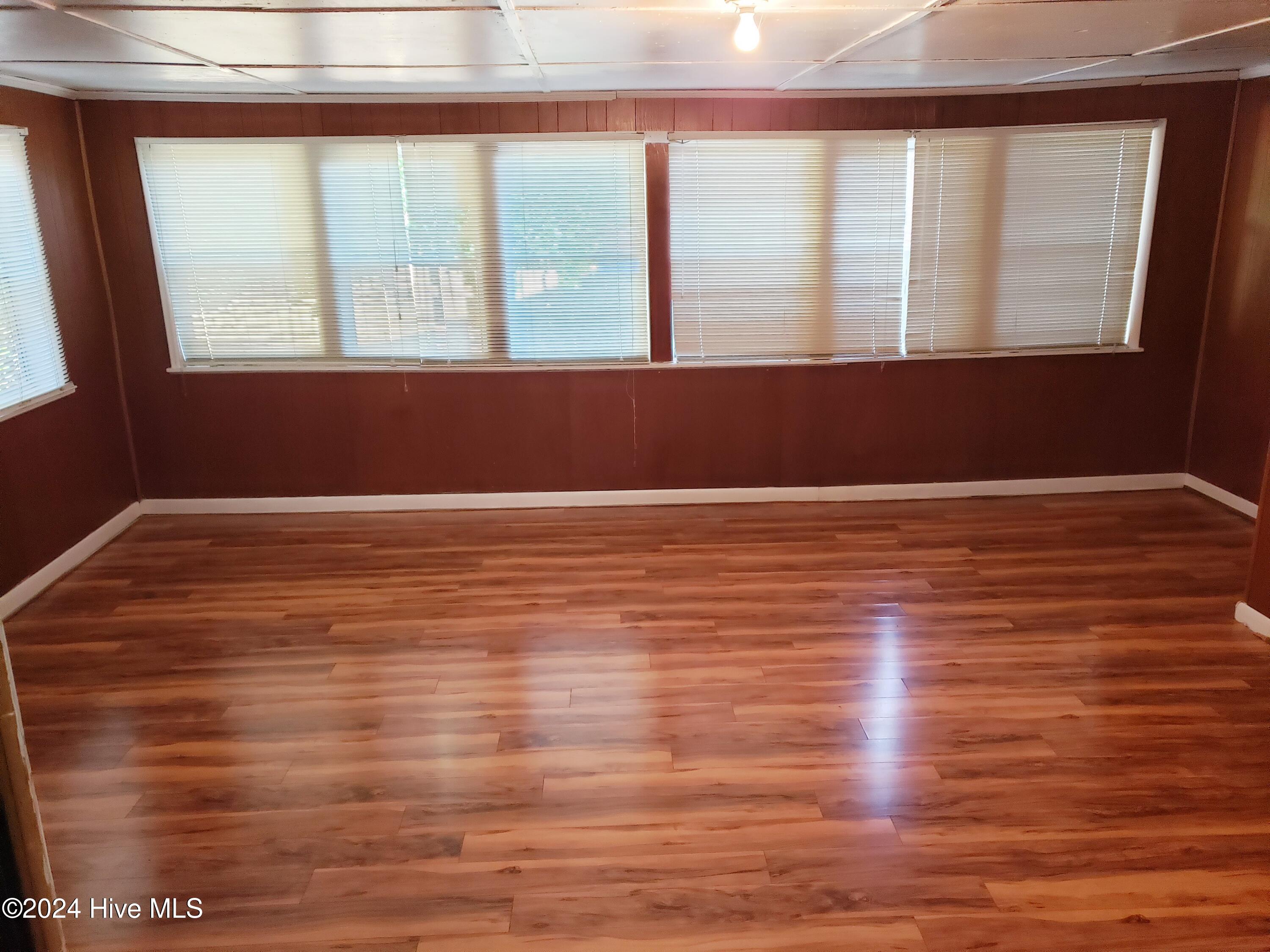 716 W Burkhead Street Property Photo 9