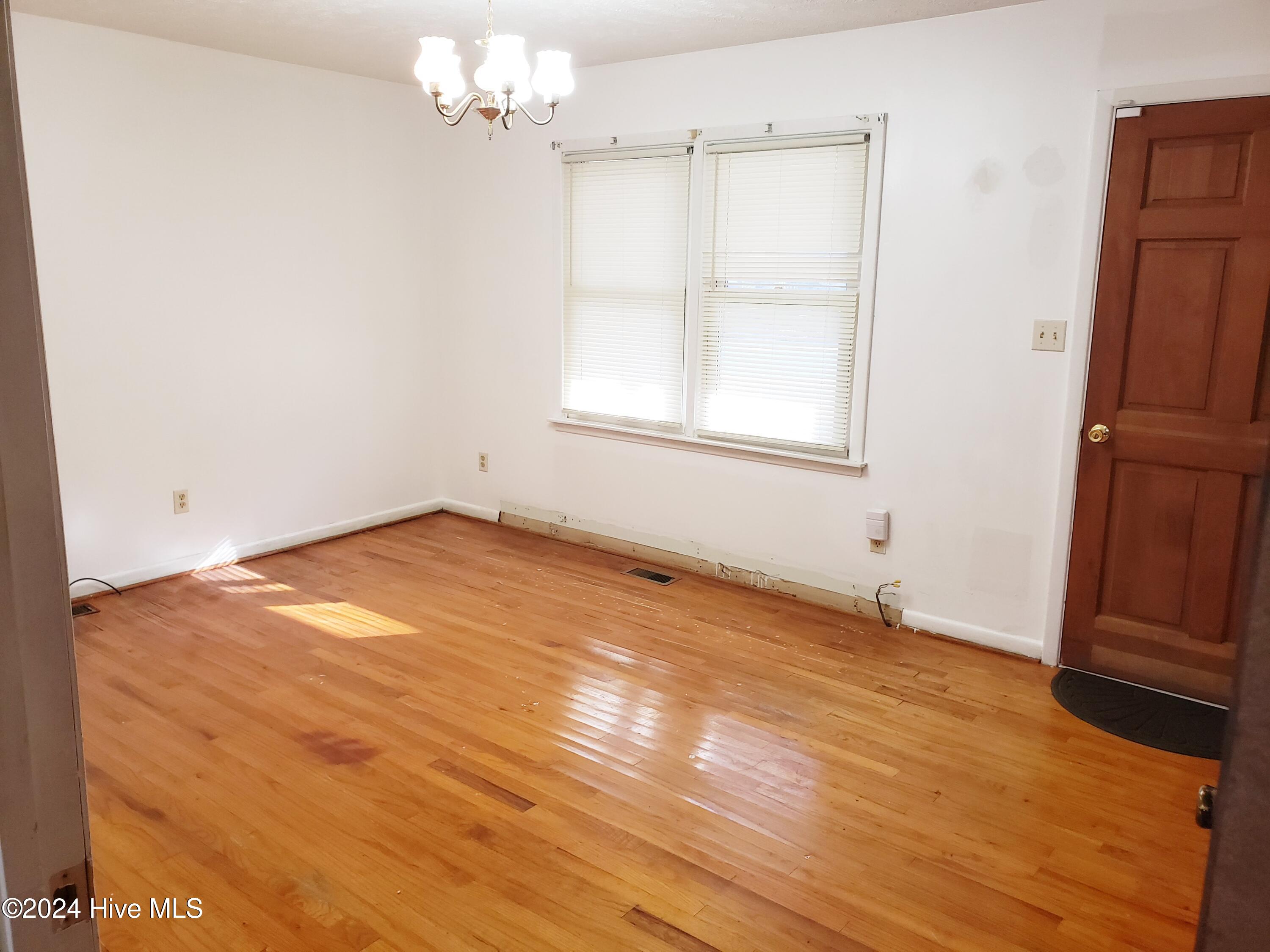 716 W Burkhead Street Property Photo 11