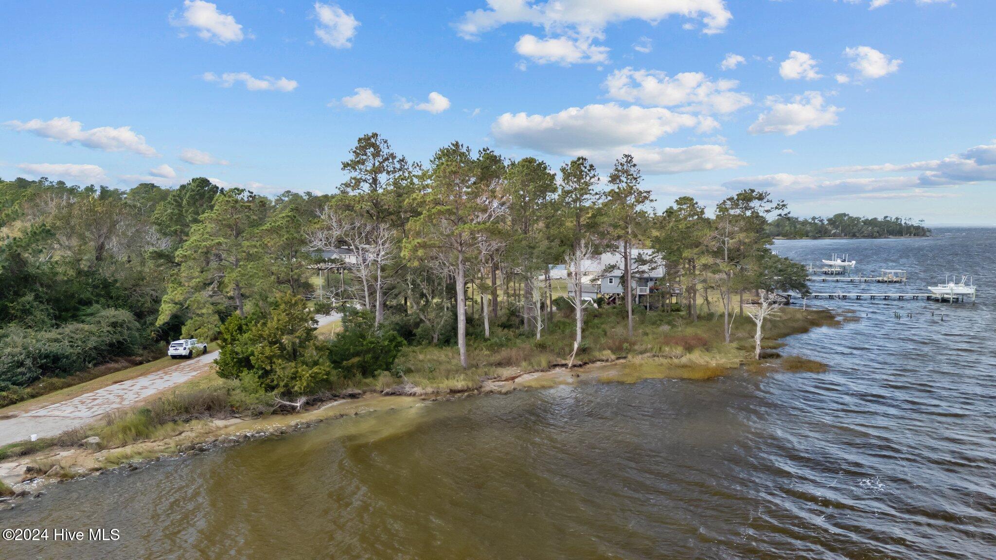 211 S River Drive Property Photo 1