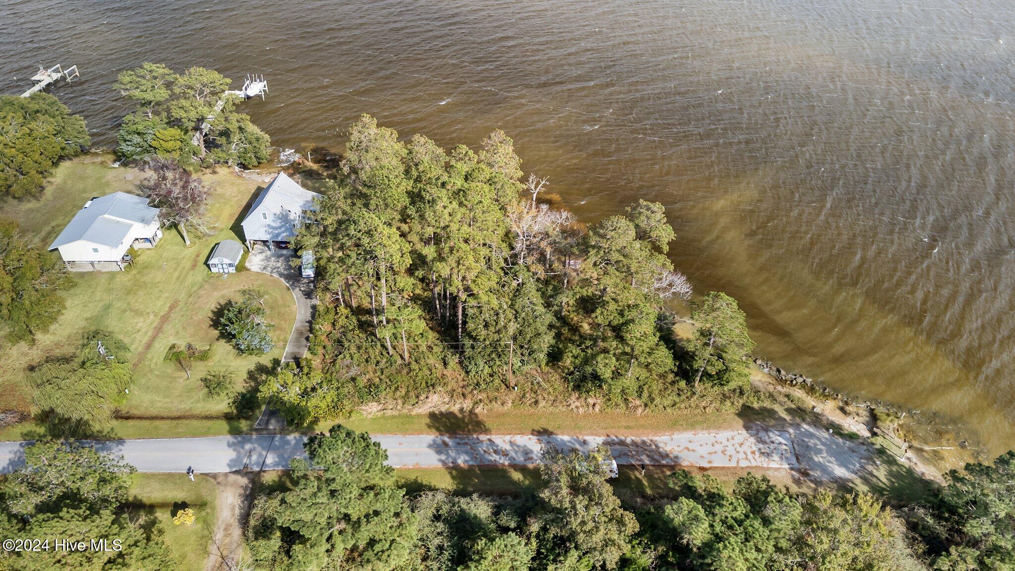 211 S River Drive Property Photo 5