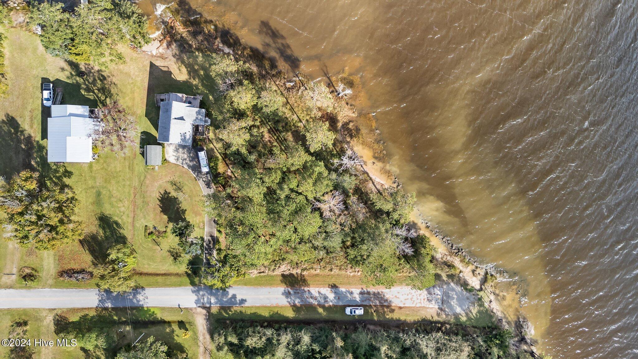211 S River Drive Property Photo 6