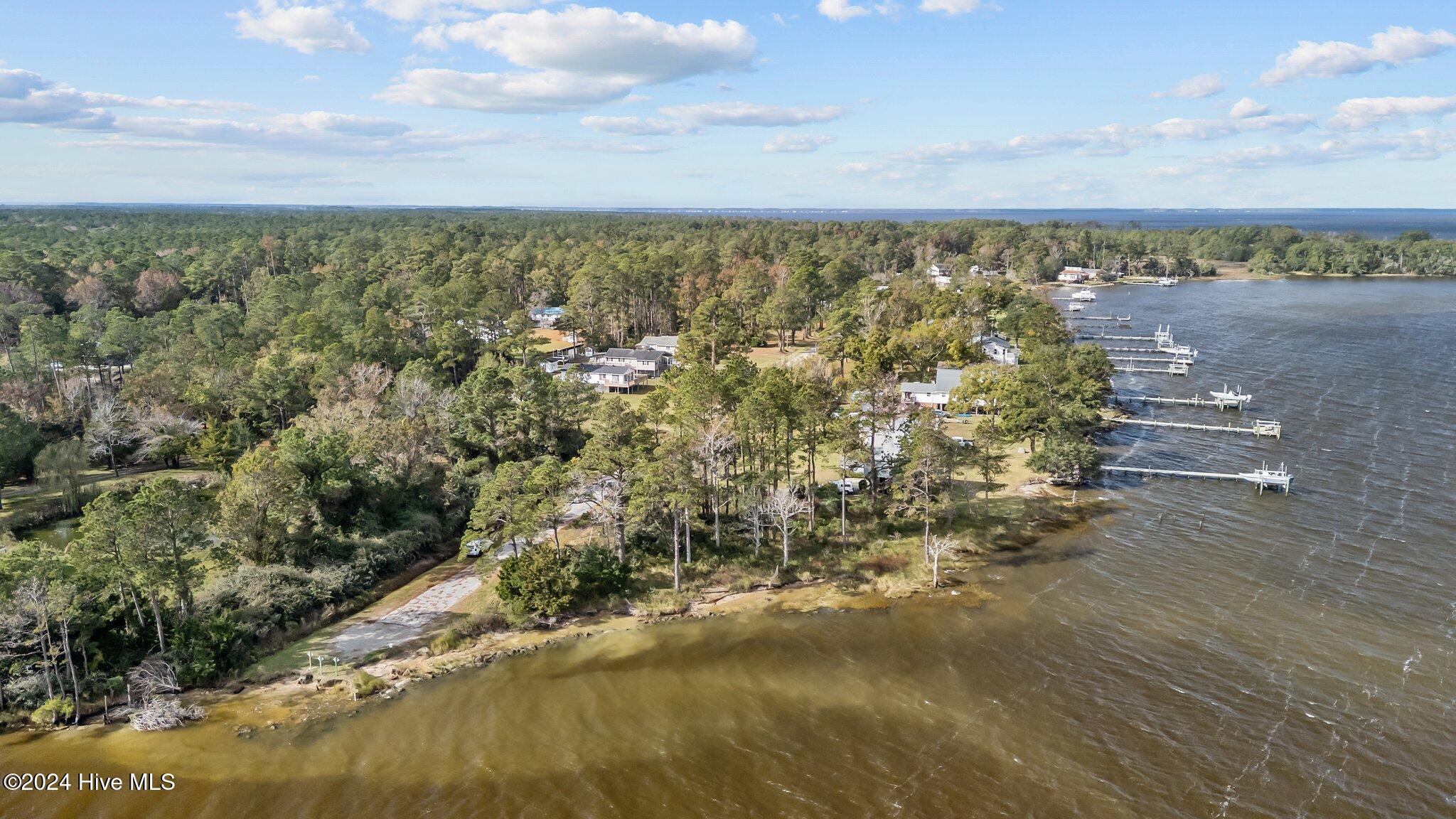 211 S River Drive Property Photo 8