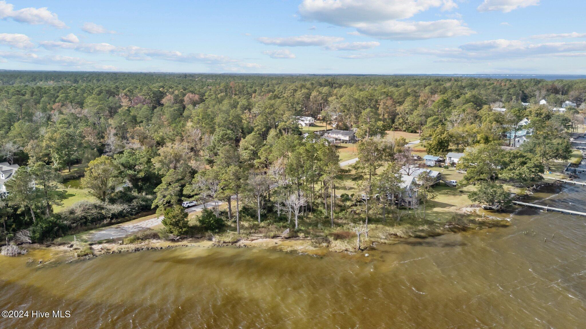 211 S River Drive Property Photo 9