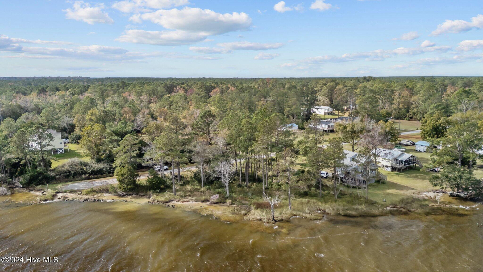 211 S River Drive Property Photo 10