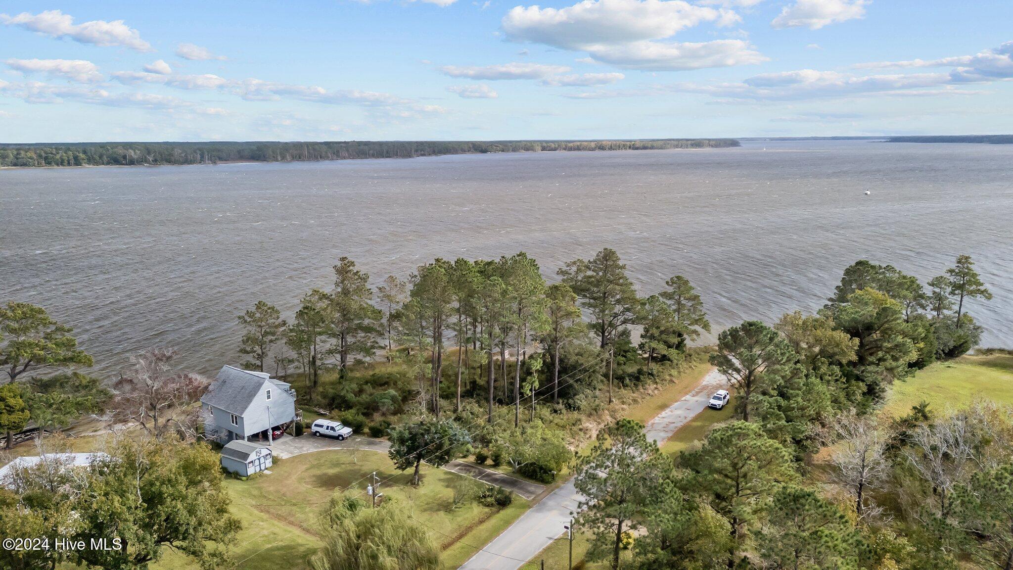 211 S River Drive Property Photo 14