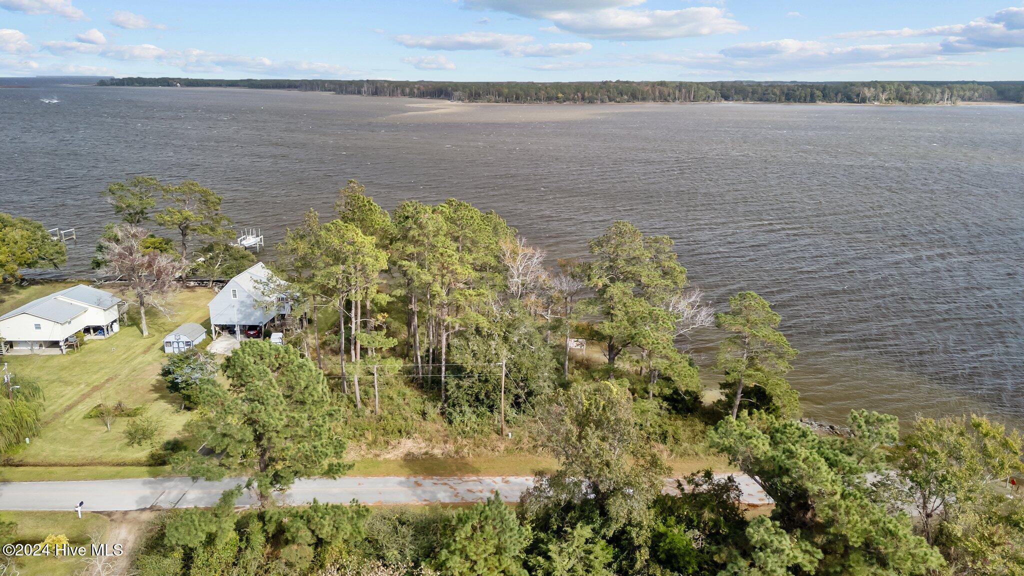 211 S River Drive Property Photo 15