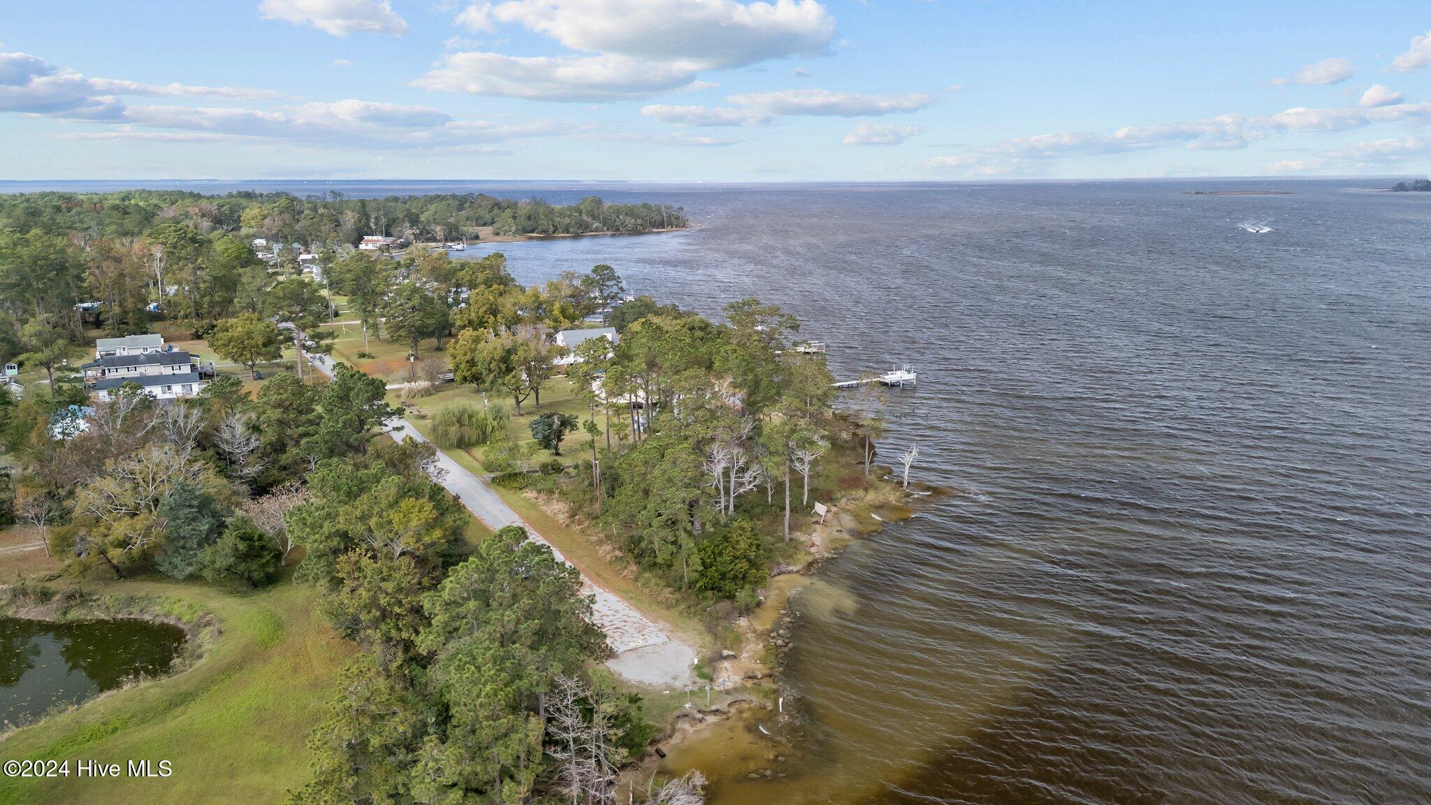 211 S River Drive Property Photo 16