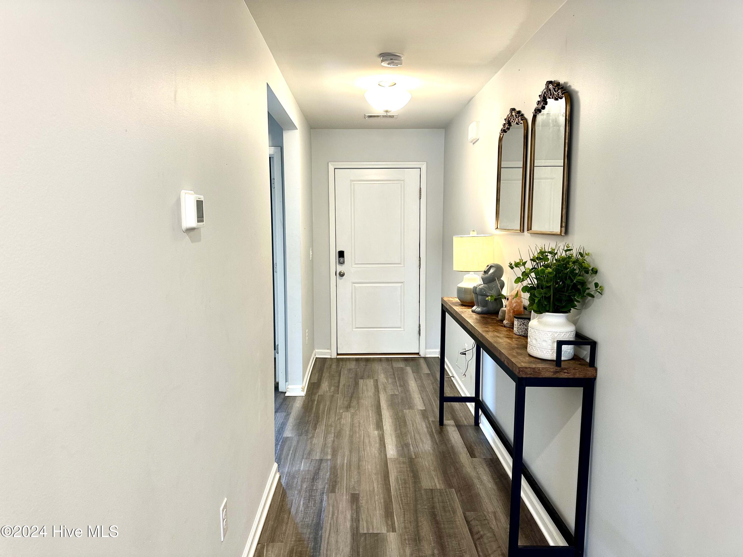 3005 Woodbury Court Property Photo 2