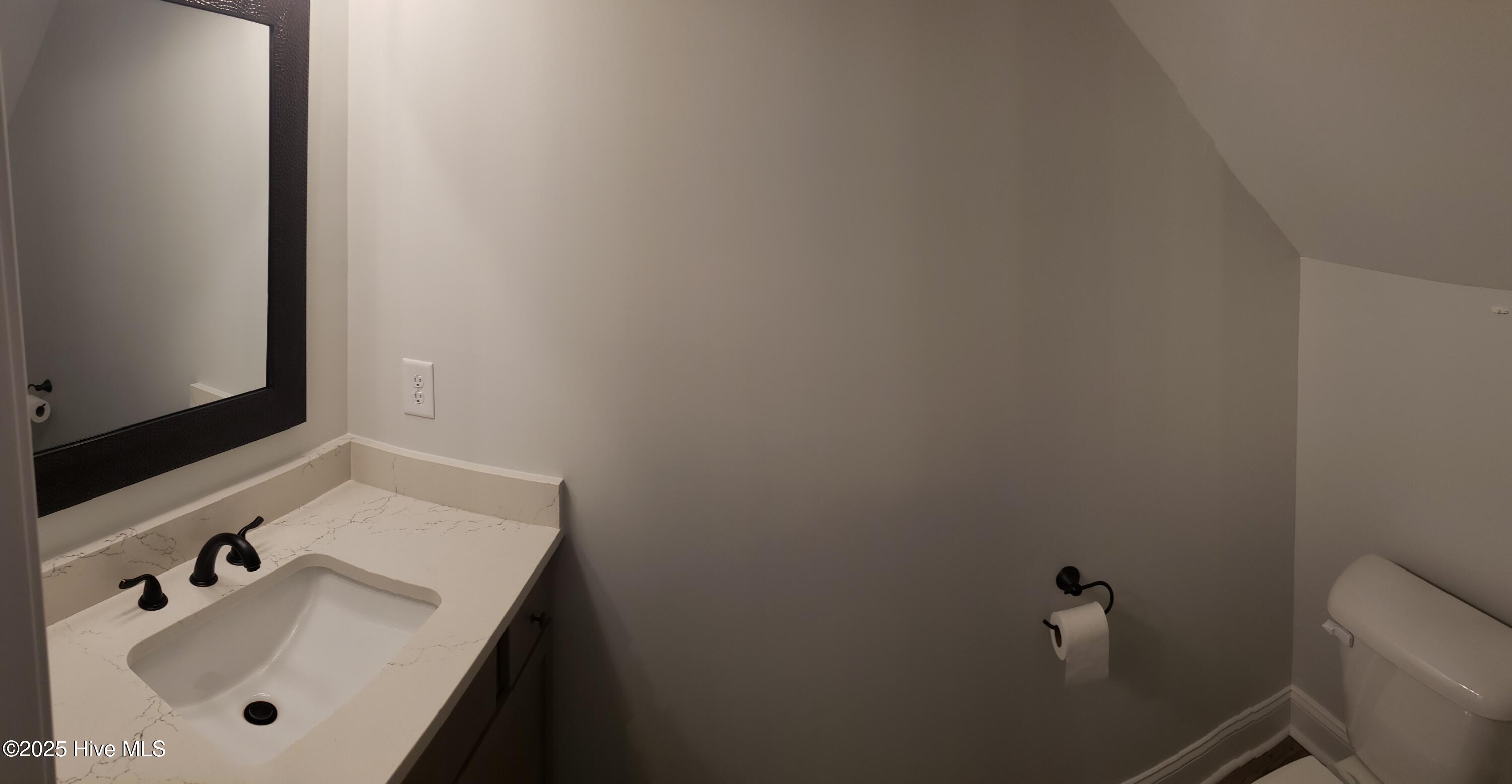 124 E Camp Kiro Road Property Photo 14