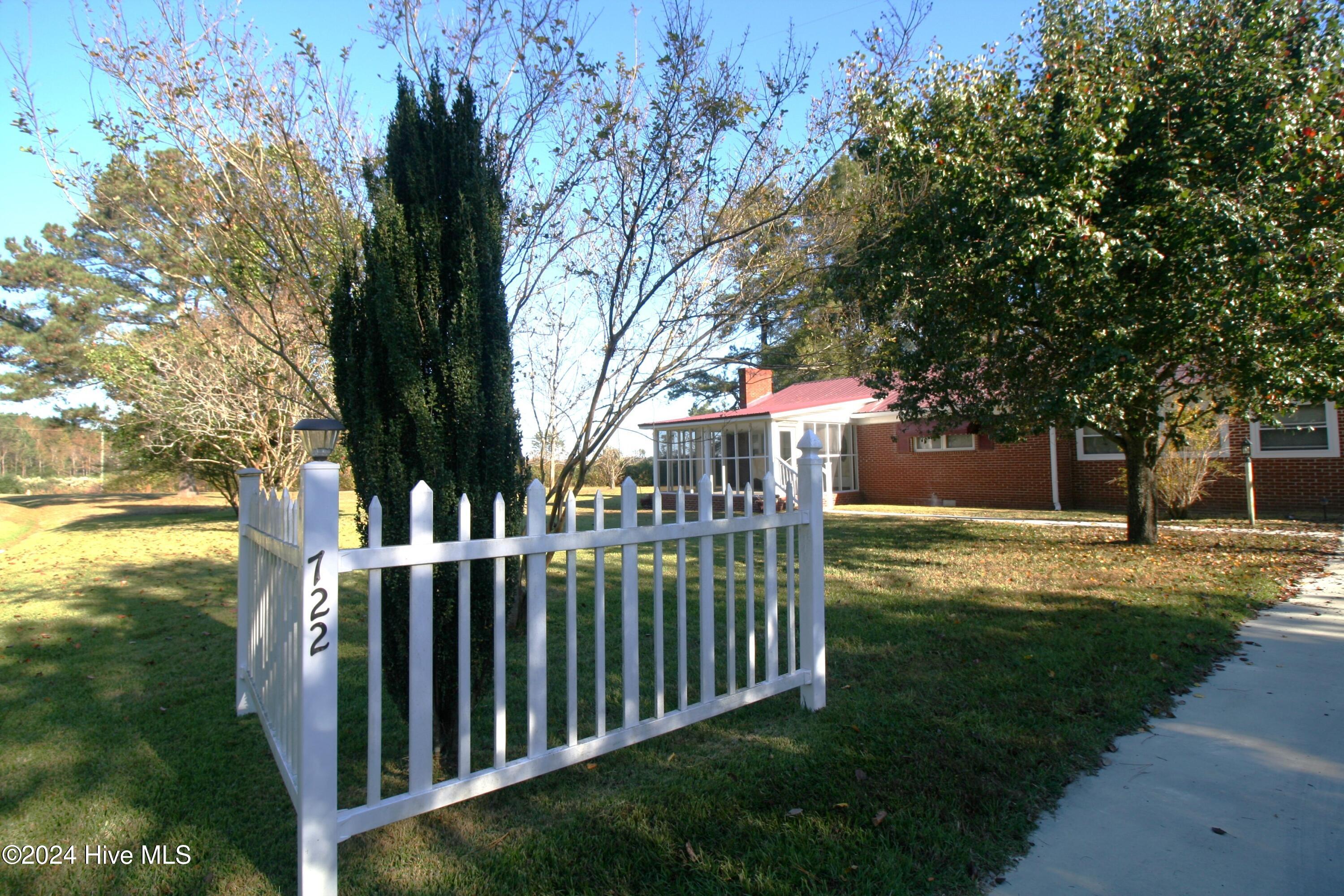 722 Folly Road Property Photo 2