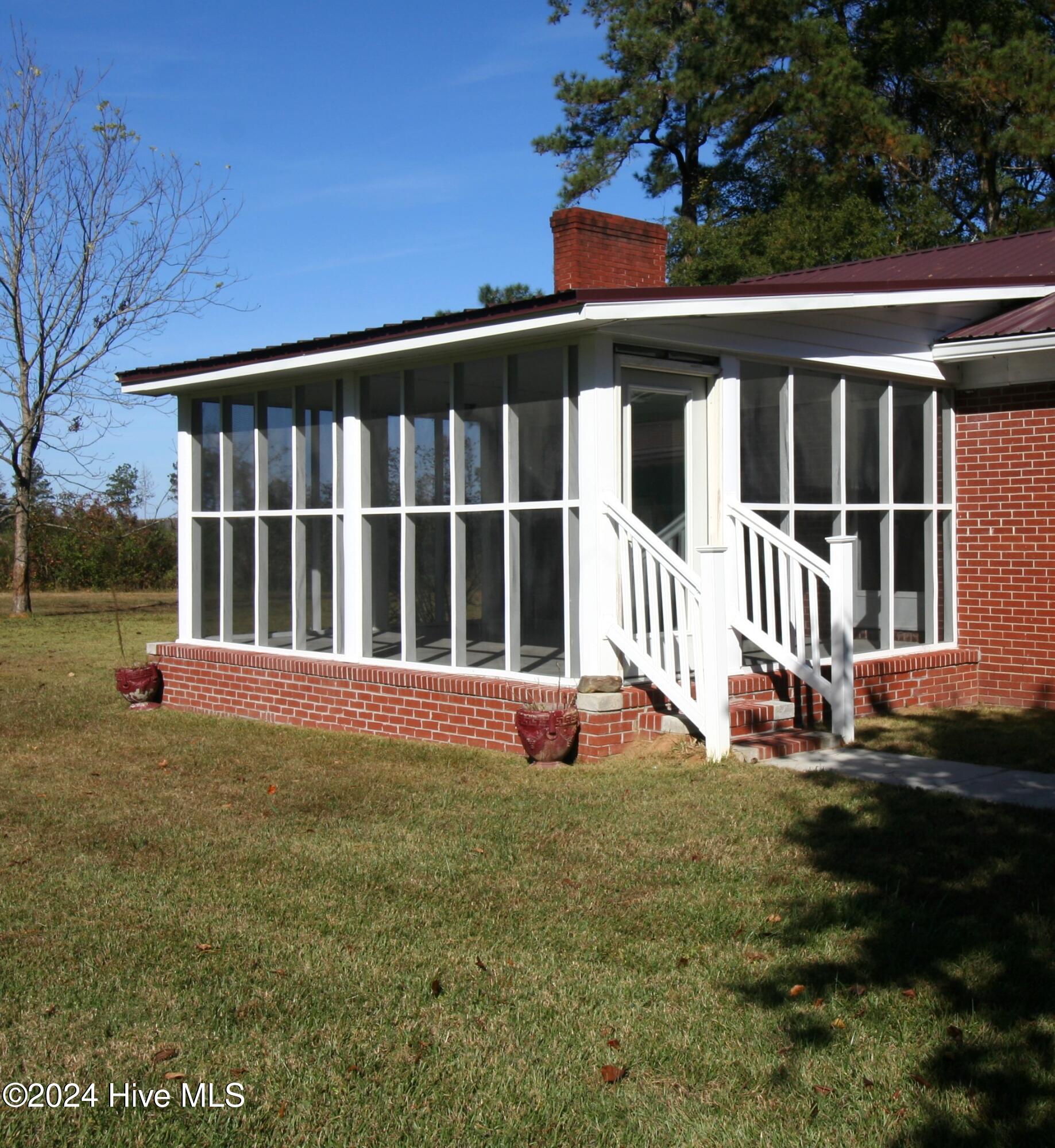 722 Folly Road Property Photo 4