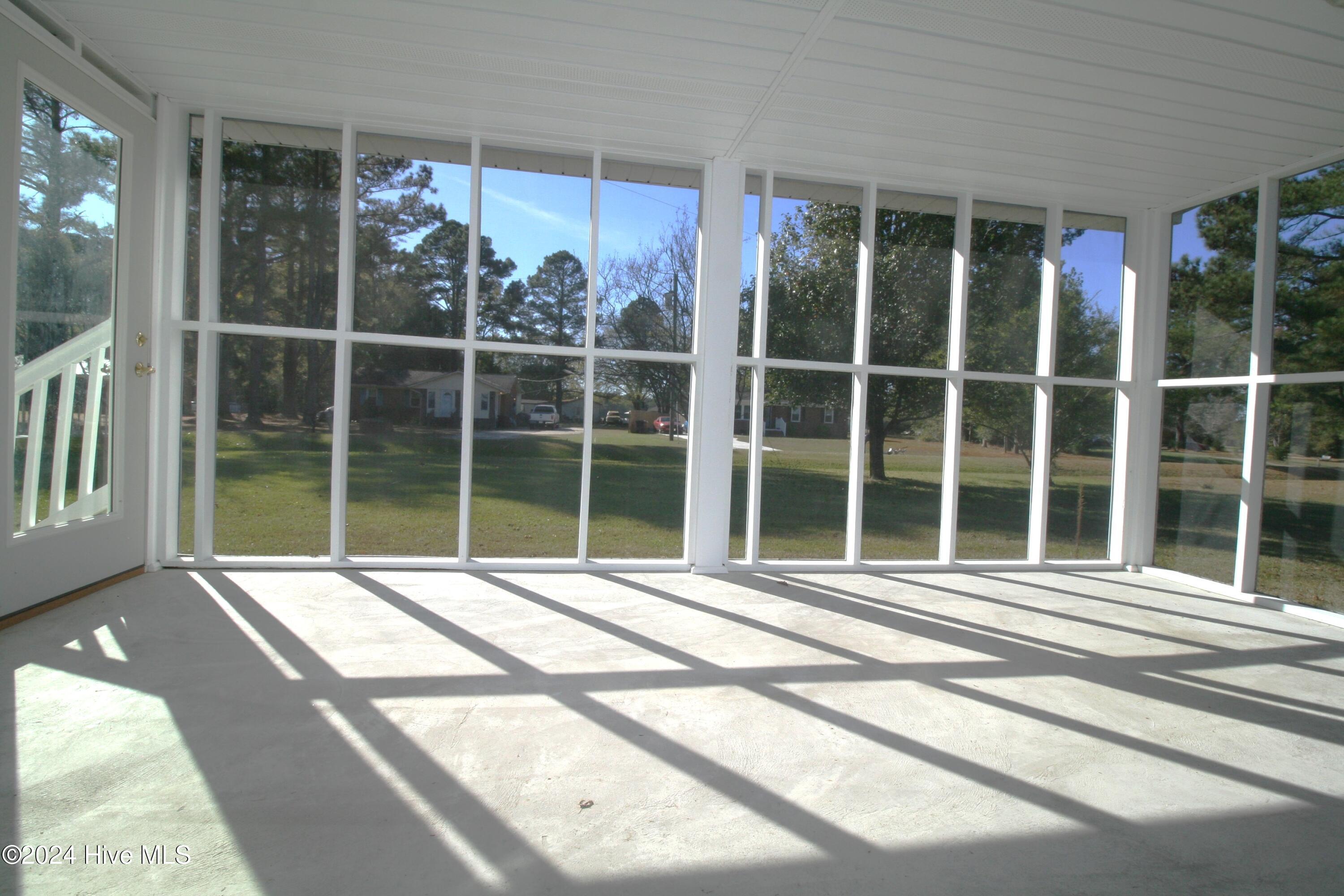 722 Folly Road Property Photo 5