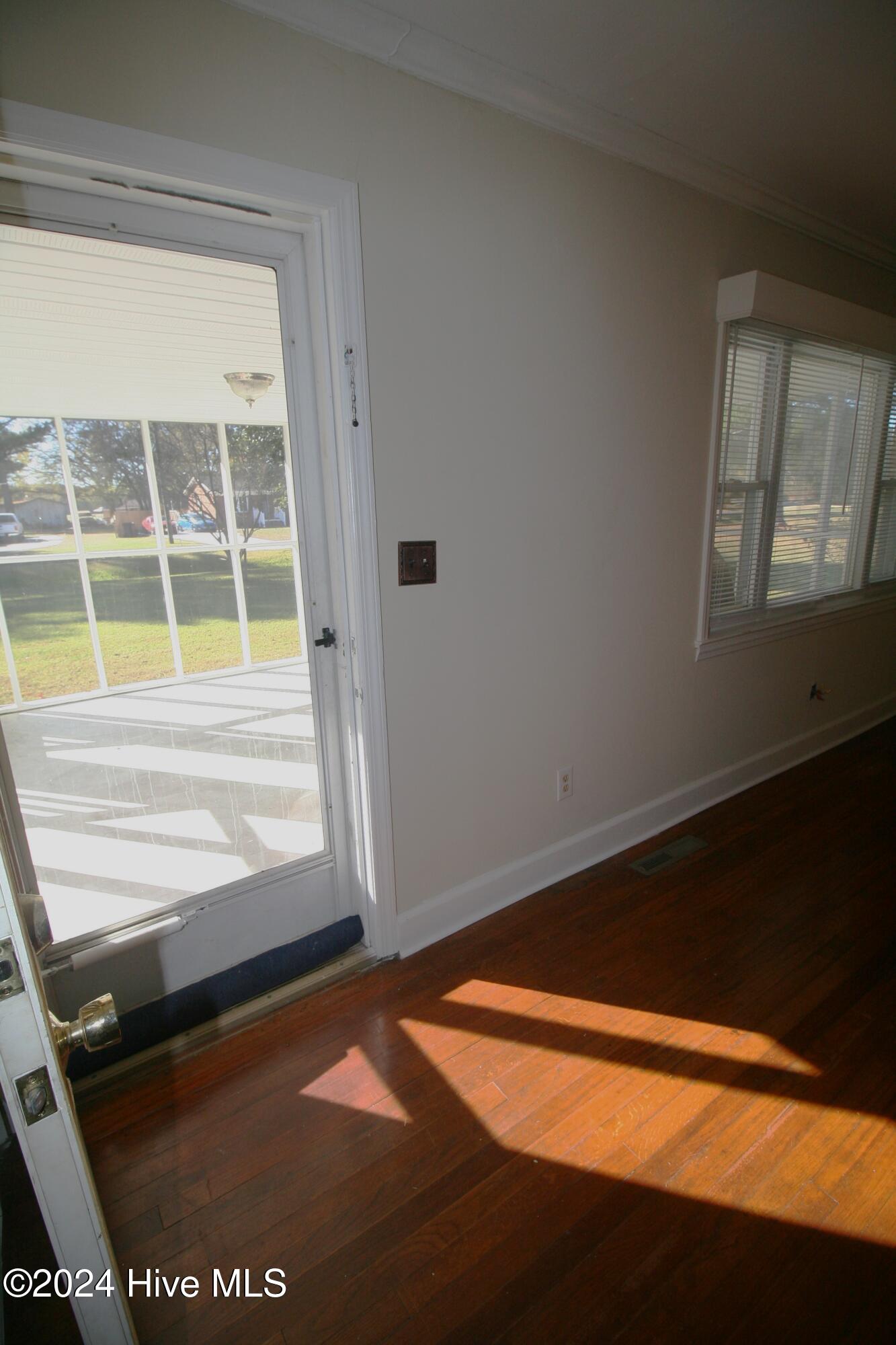 722 Folly Road Property Photo 6