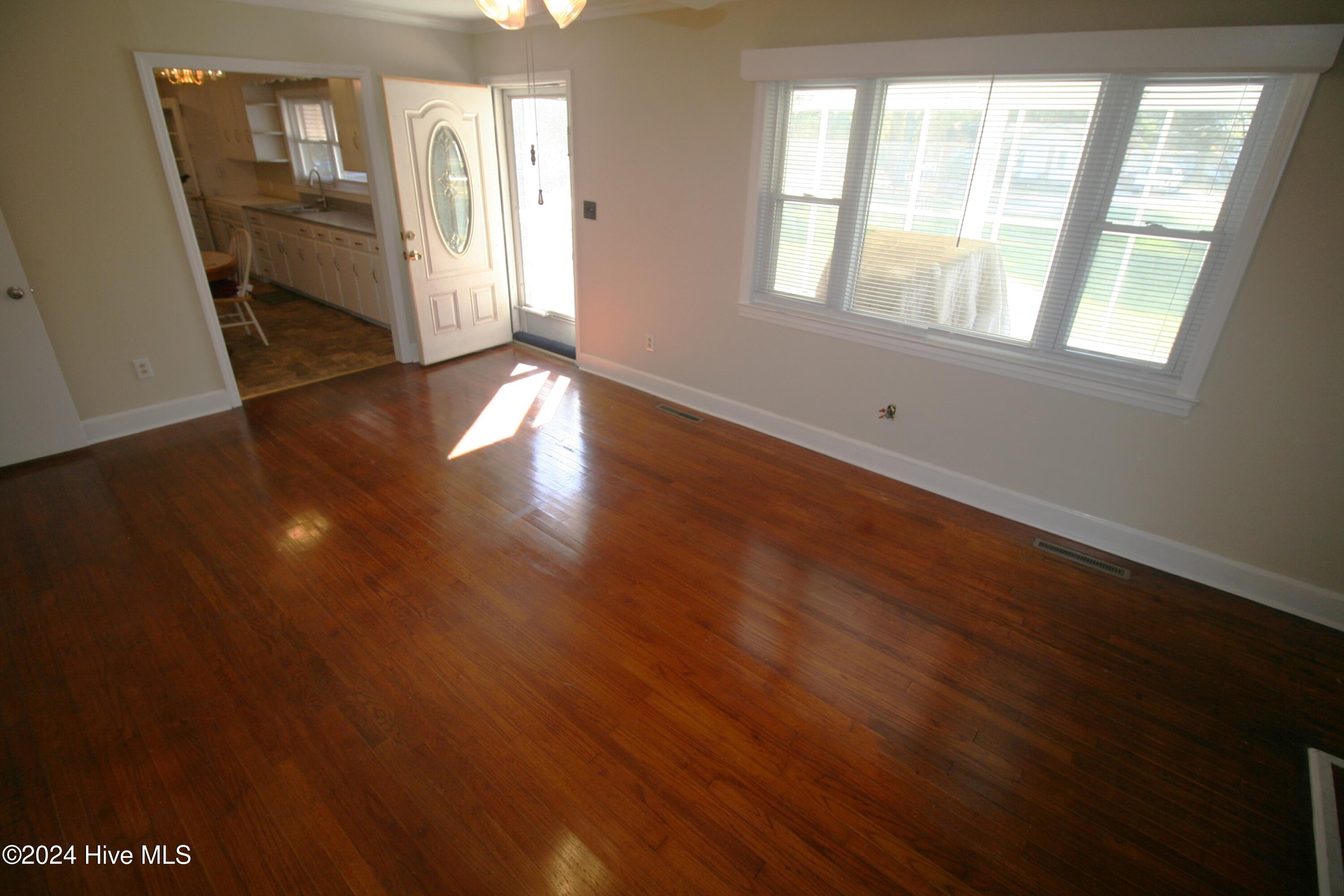 722 Folly Road Property Photo 7