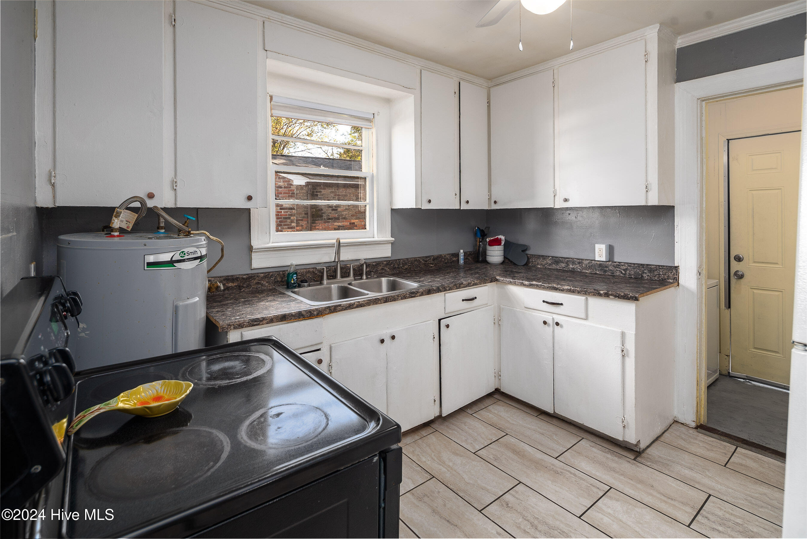 1409 W 6th Street Property Photo 9
