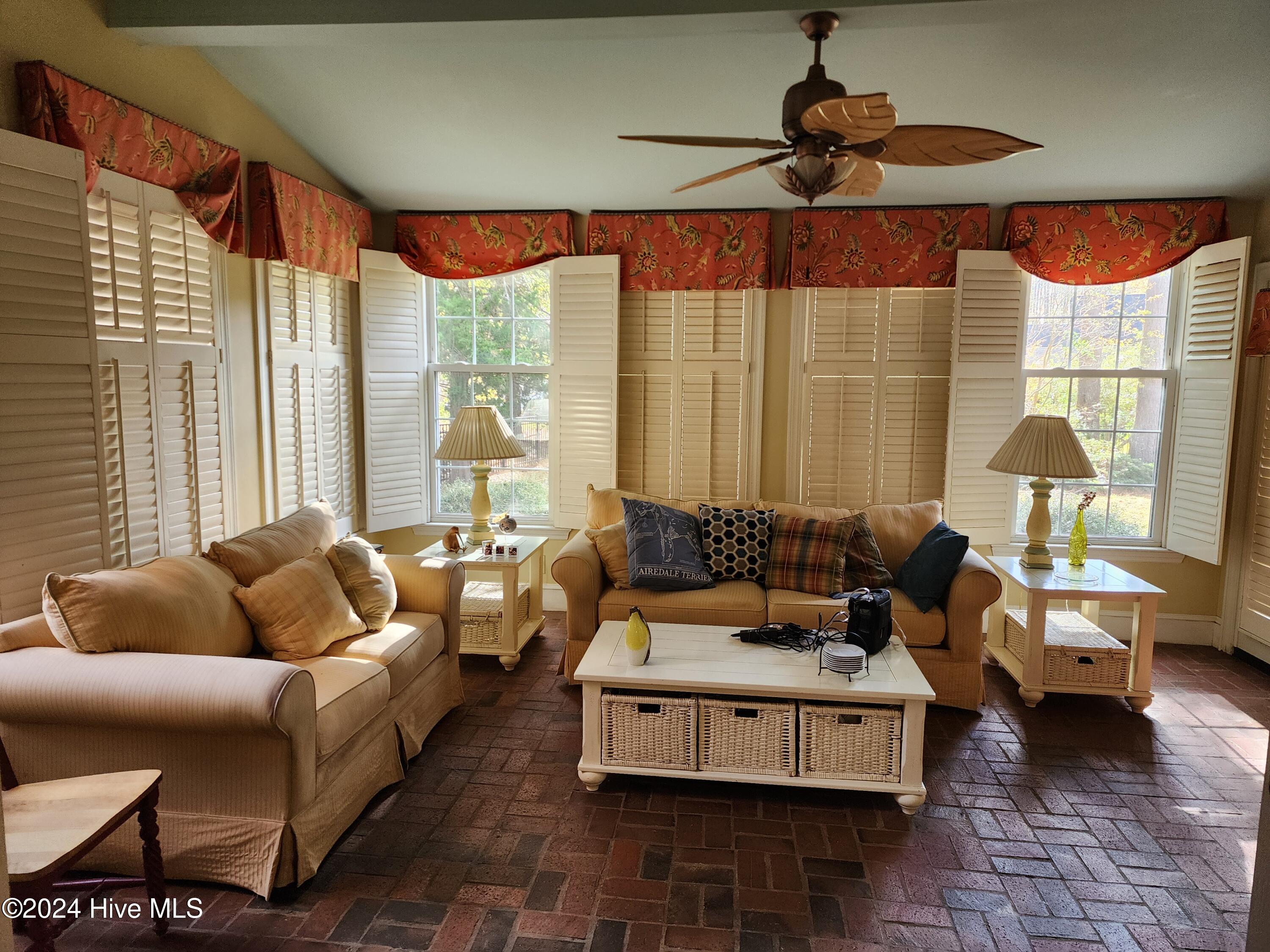 528 Ole Farm Trail Property Photo 8