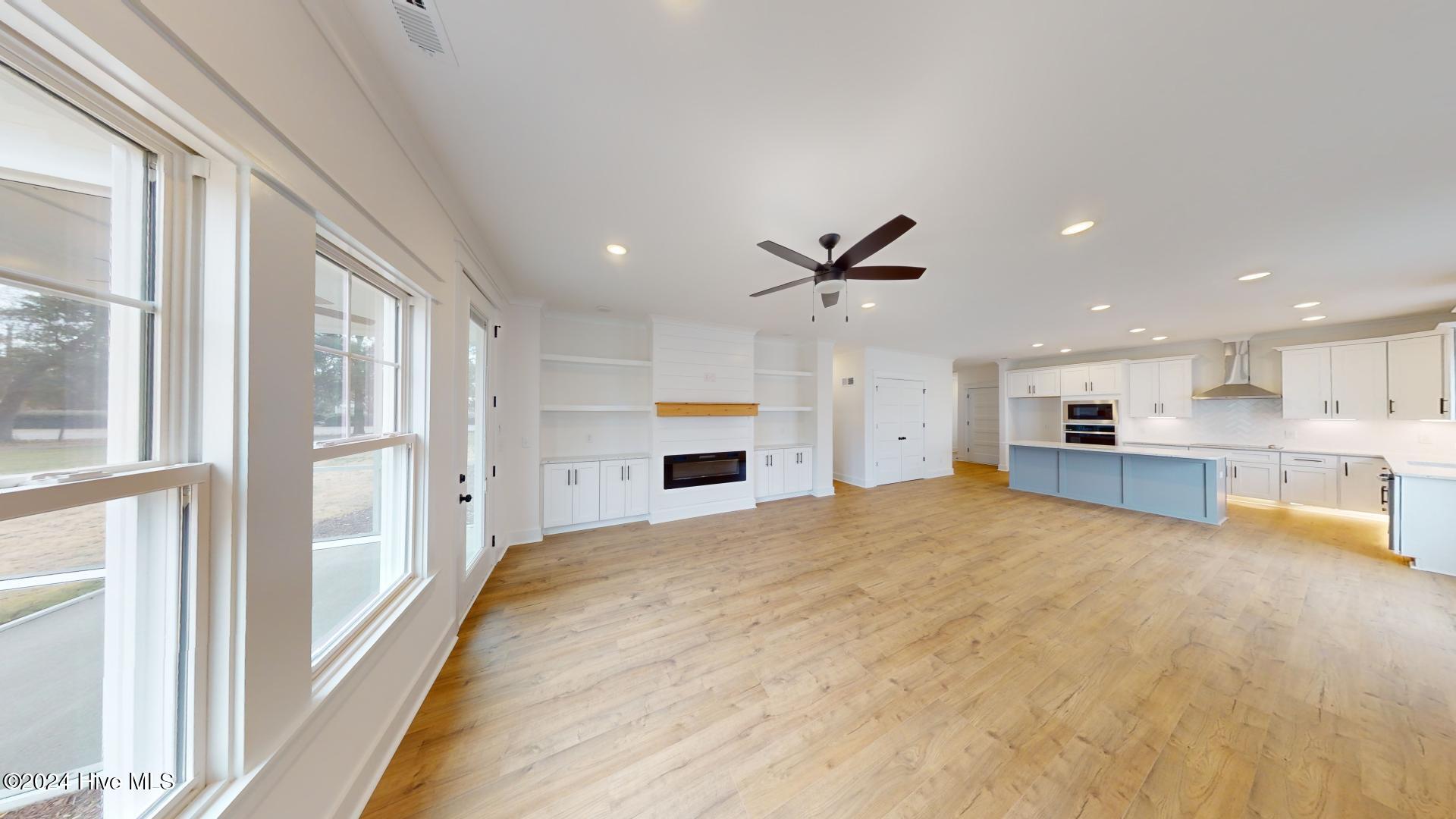 2086 Greenside Manor Drive L-38 Property Photo 10