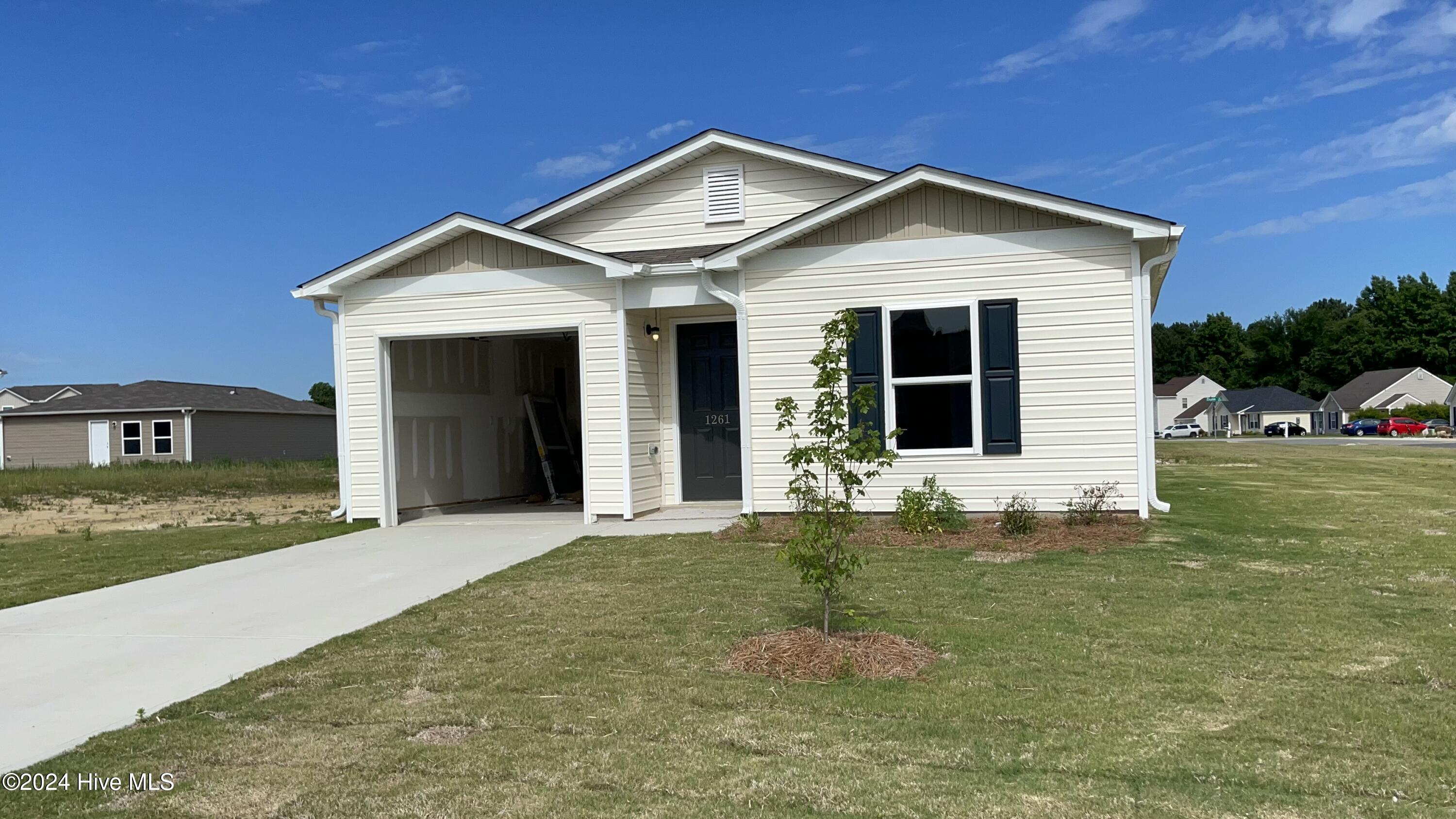 1261 Fescue Road Property Photo