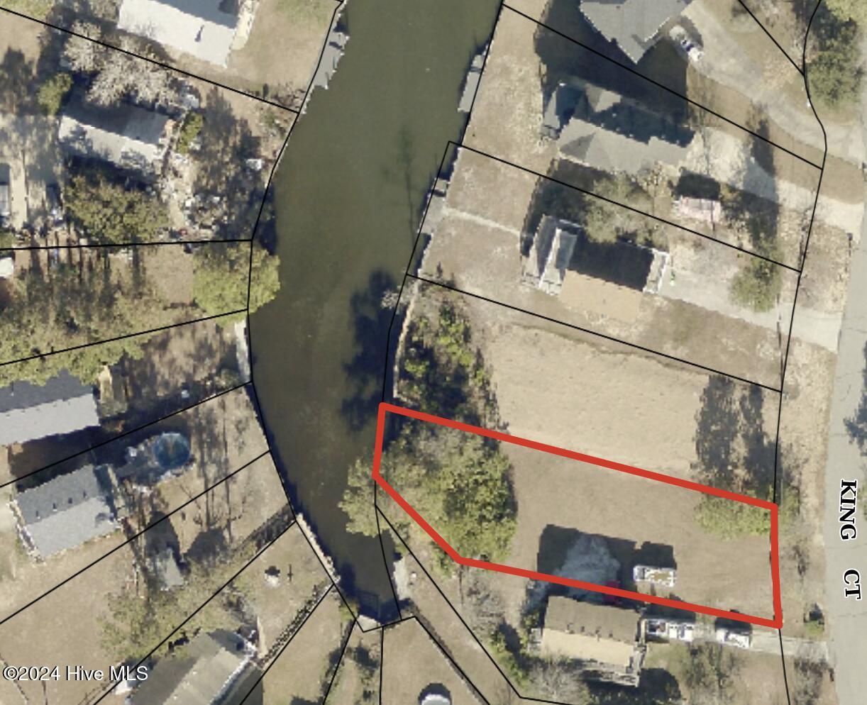 105 King Court Property Photo 2