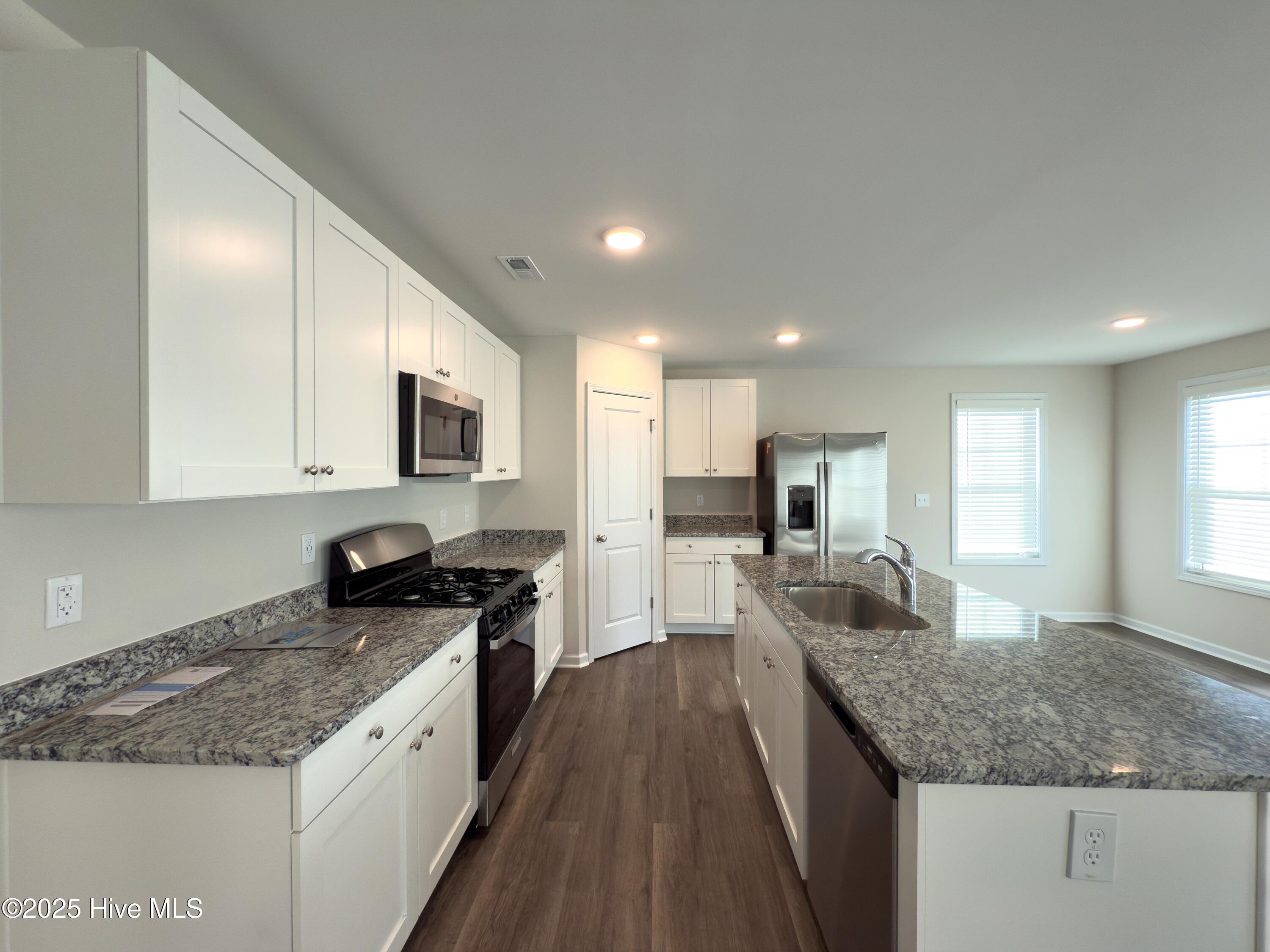 2118 Purebred Circle Property Photo 23