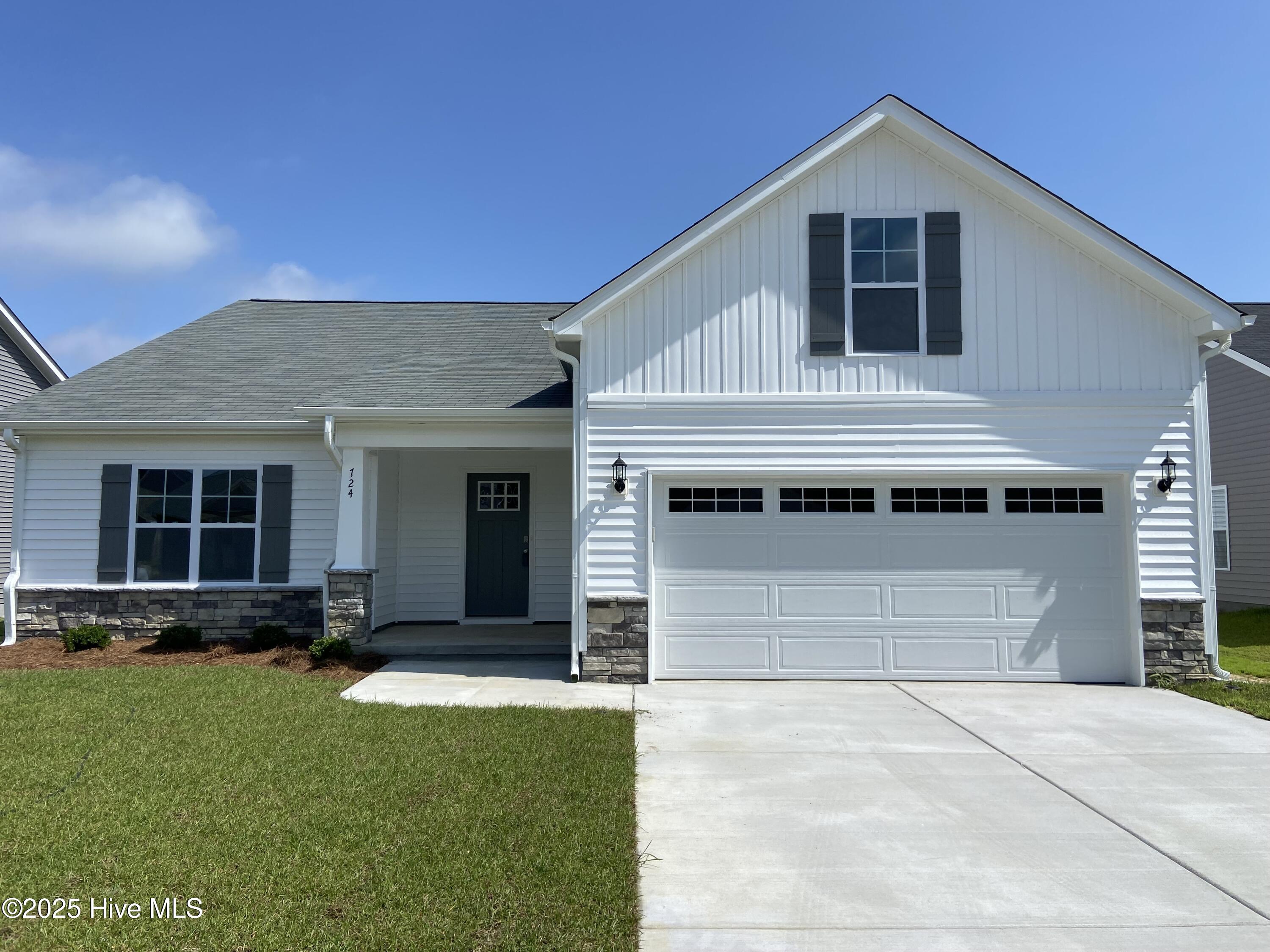 724 Oleander Drive Property Photo 1