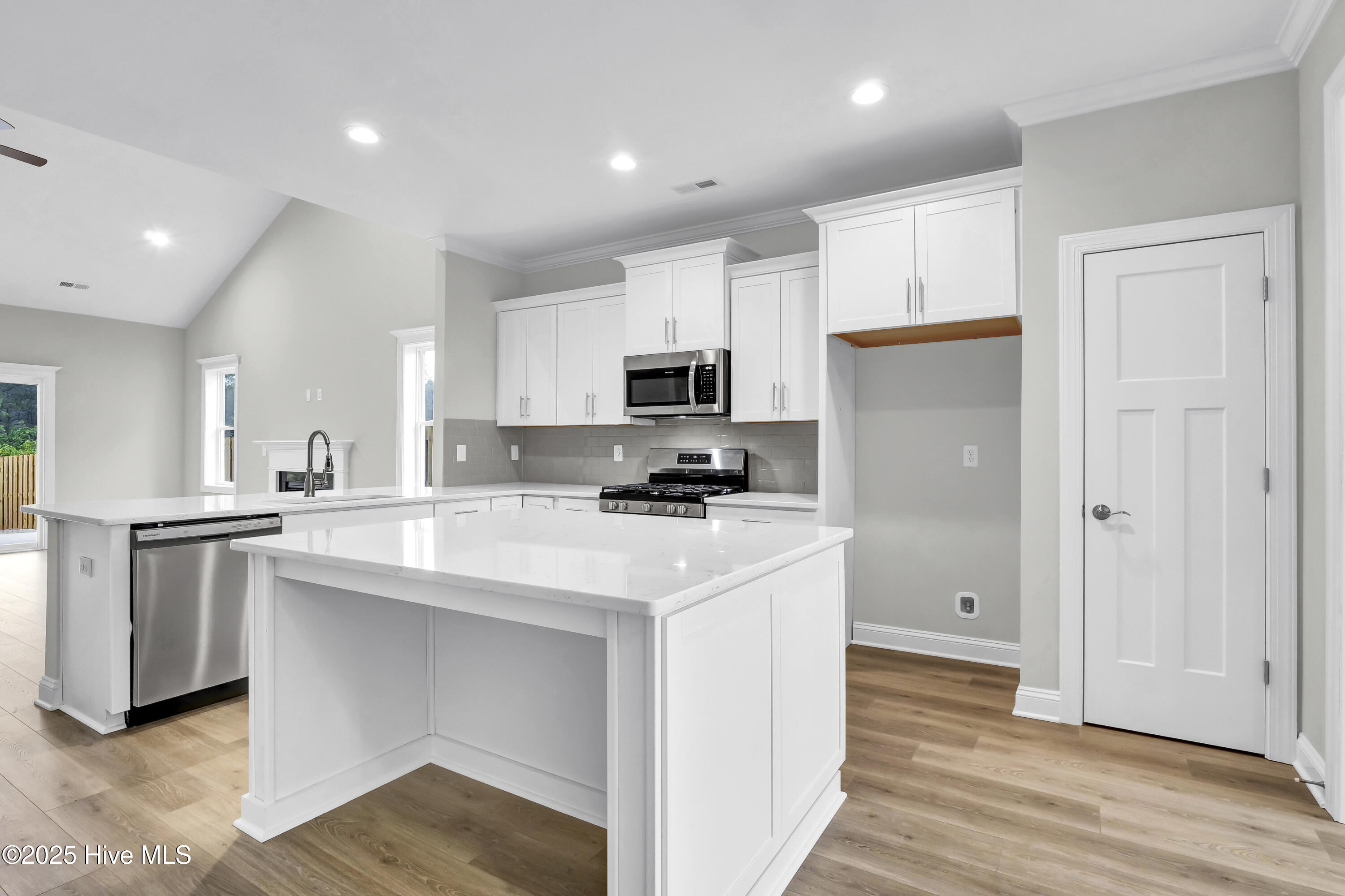 2772 Longleaf Pine Circle Property Photo 4