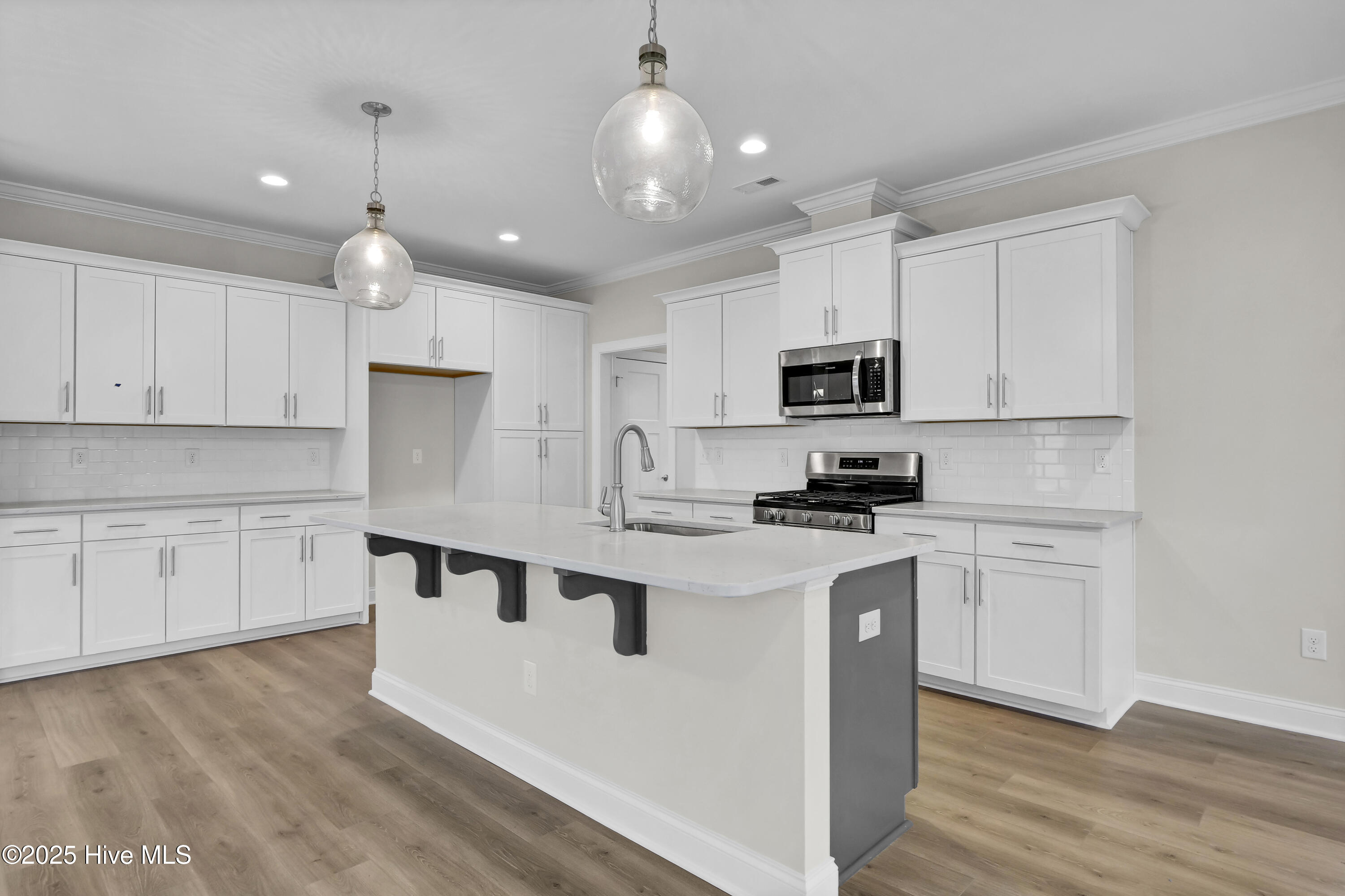 2786 Longleaf Pine Circle Property Photo 6