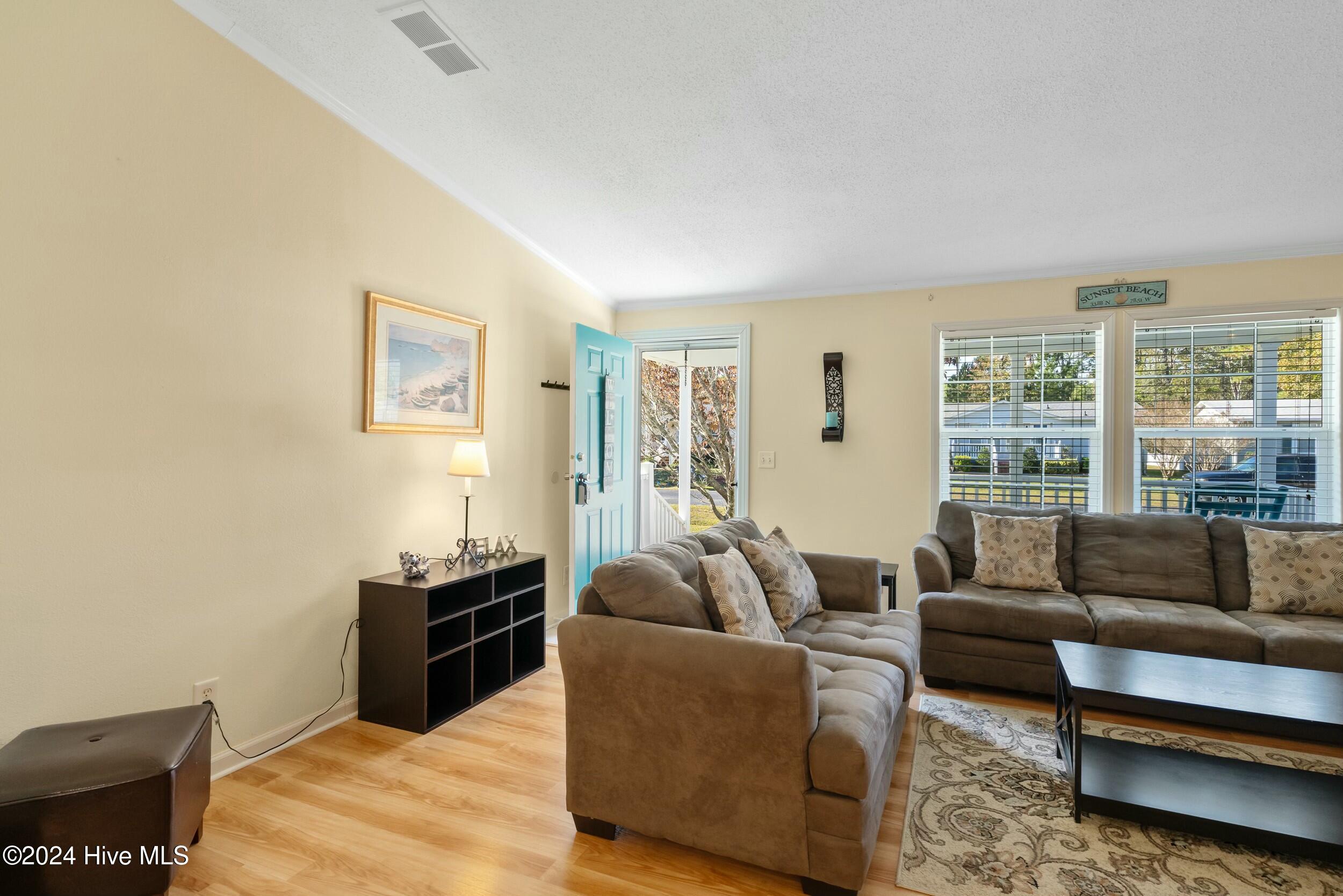 1104 Captains Court Property Photo 6