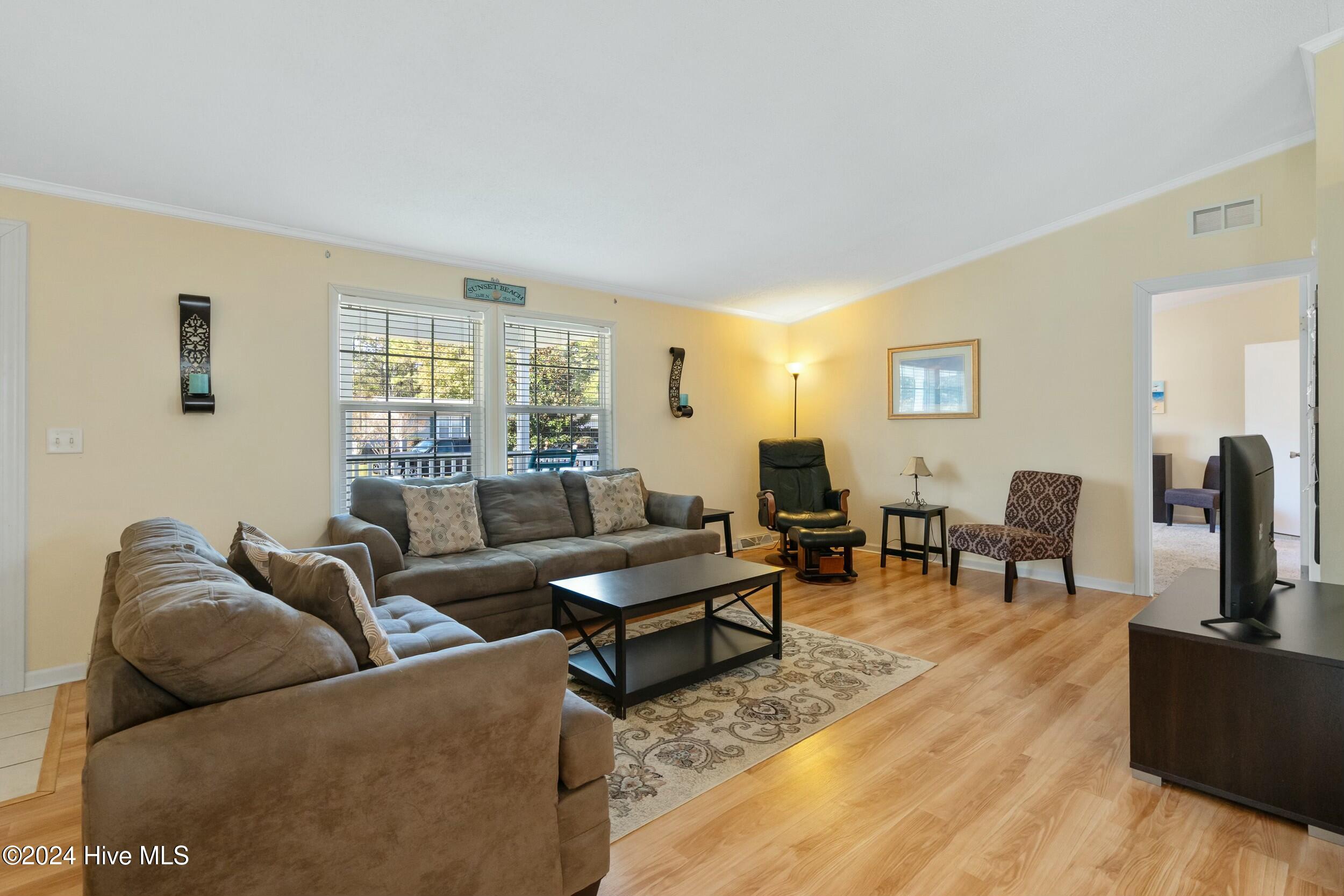 1104 Captains Court Property Photo 7