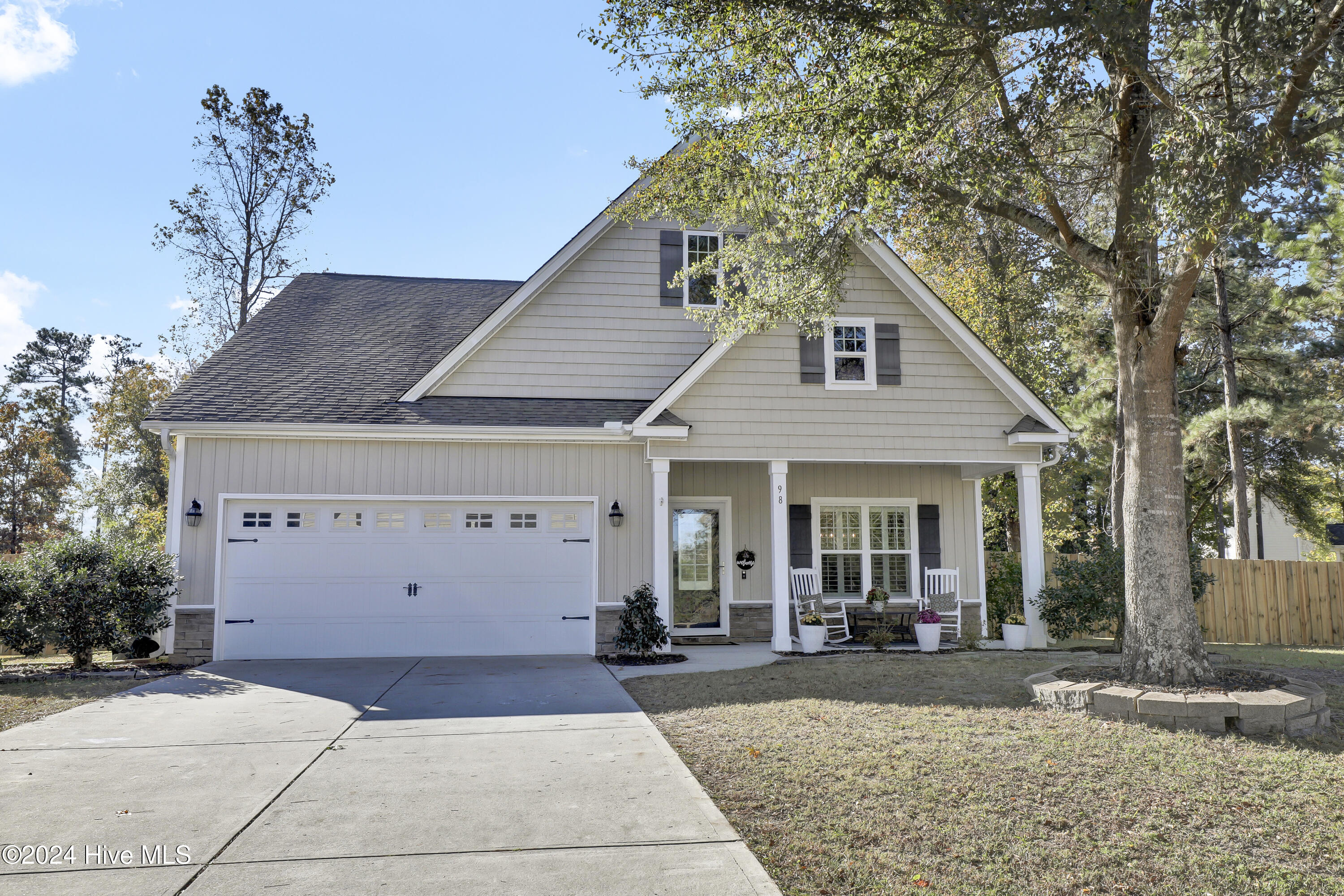 98 Stellas Way Property Photo 1