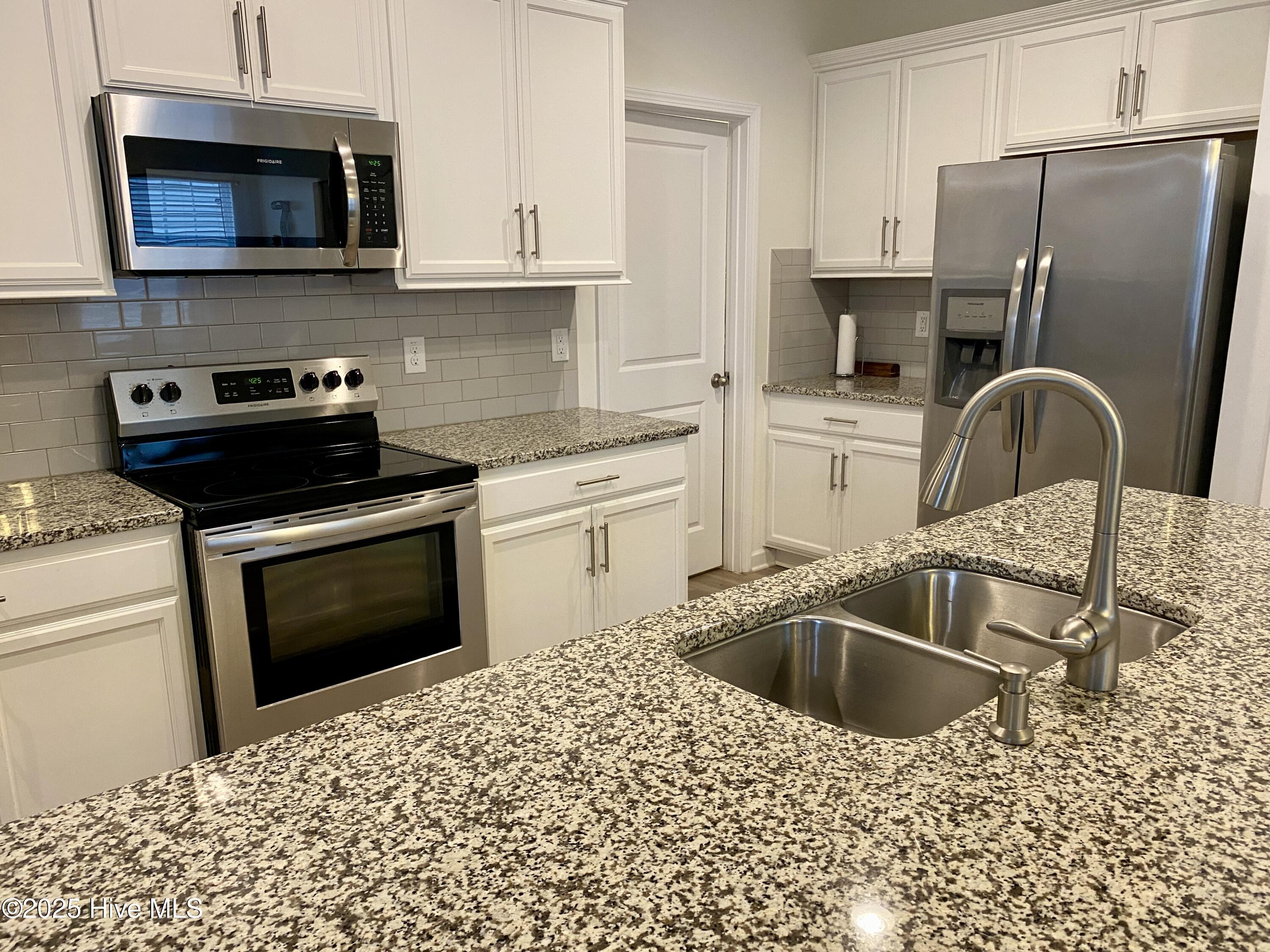 565 Golden Villas Drive Property Photo 7