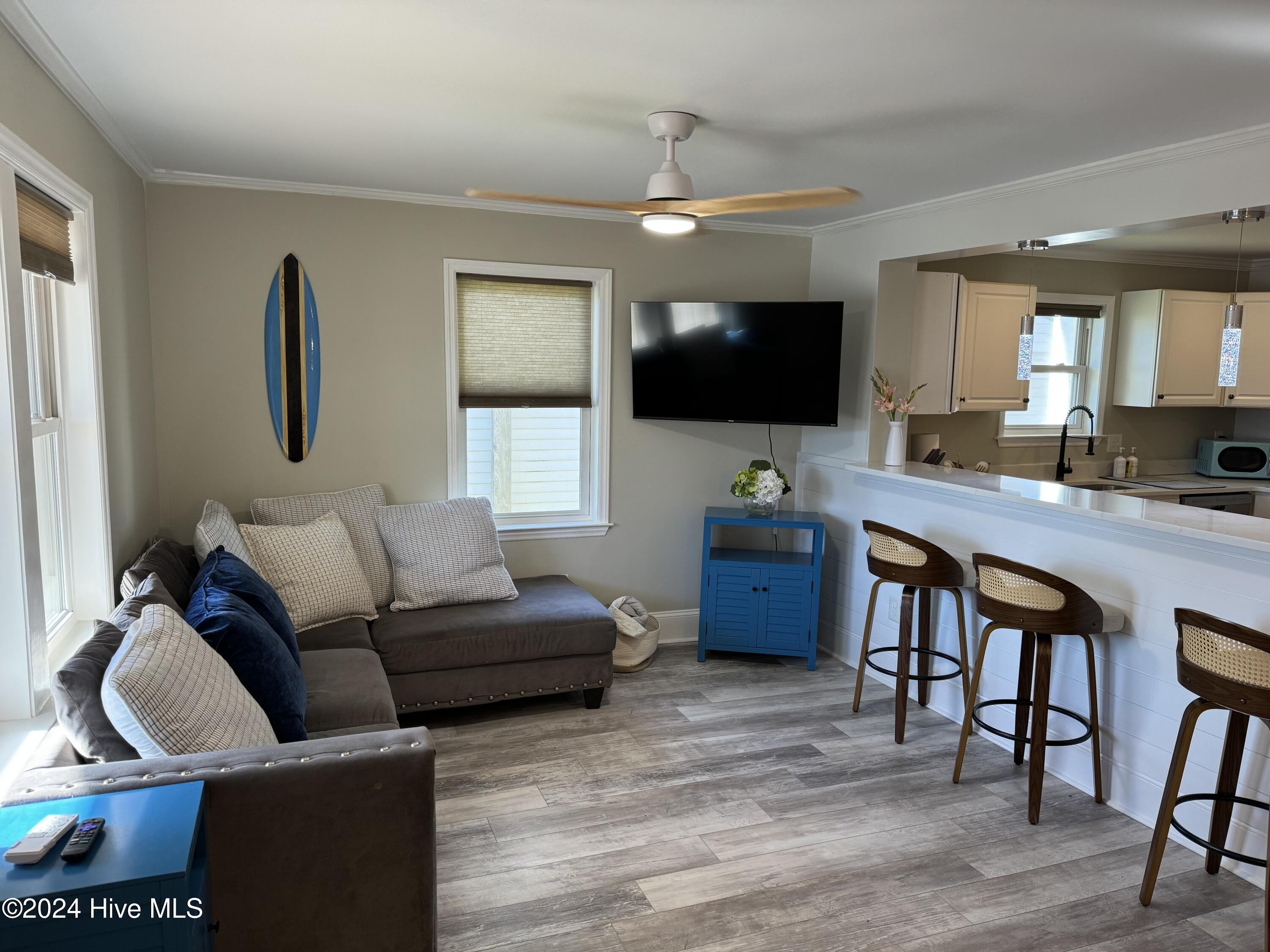 411 N Shore Drive Property Photo 4