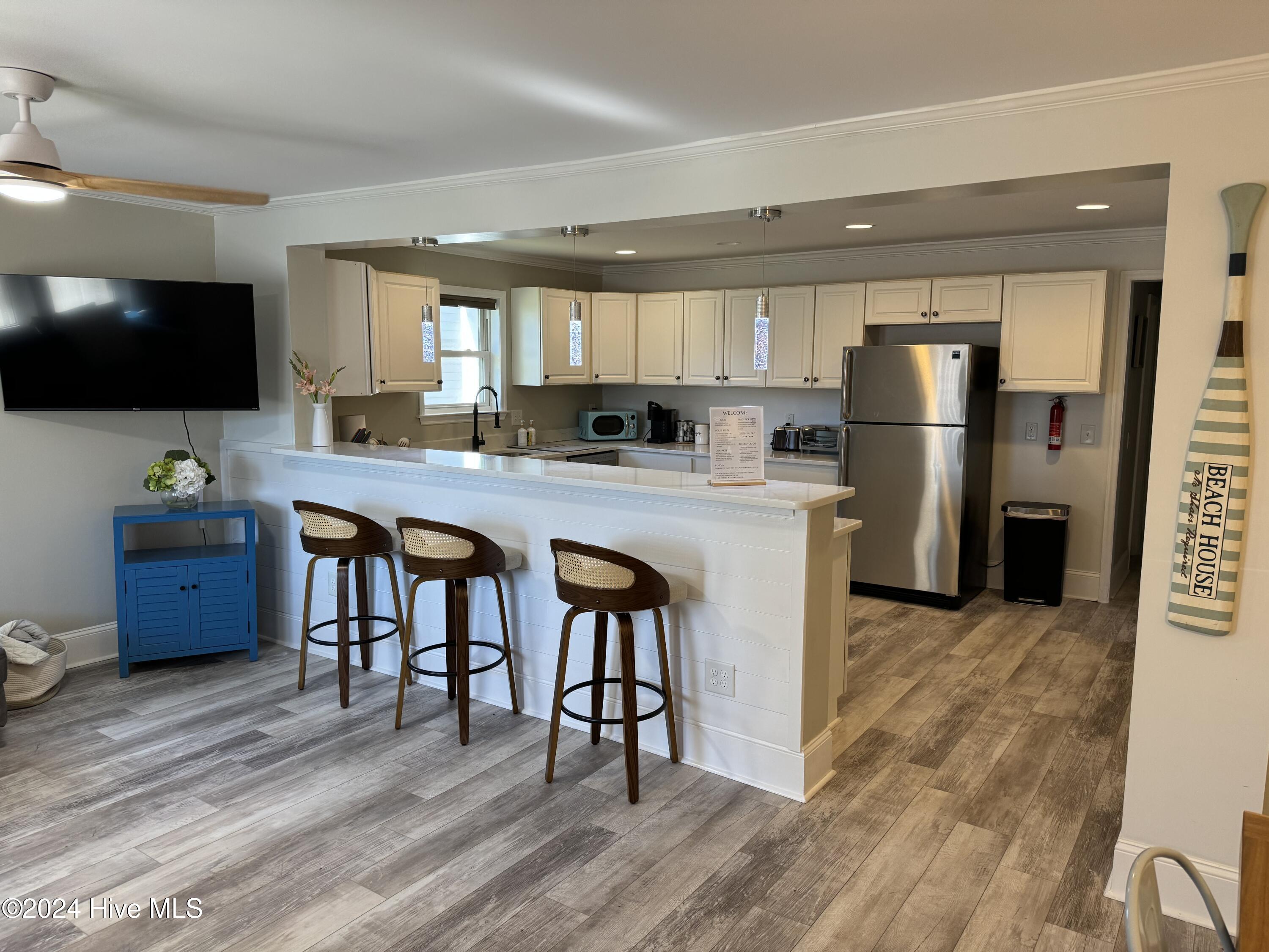 411 N Shore Drive Property Photo 5