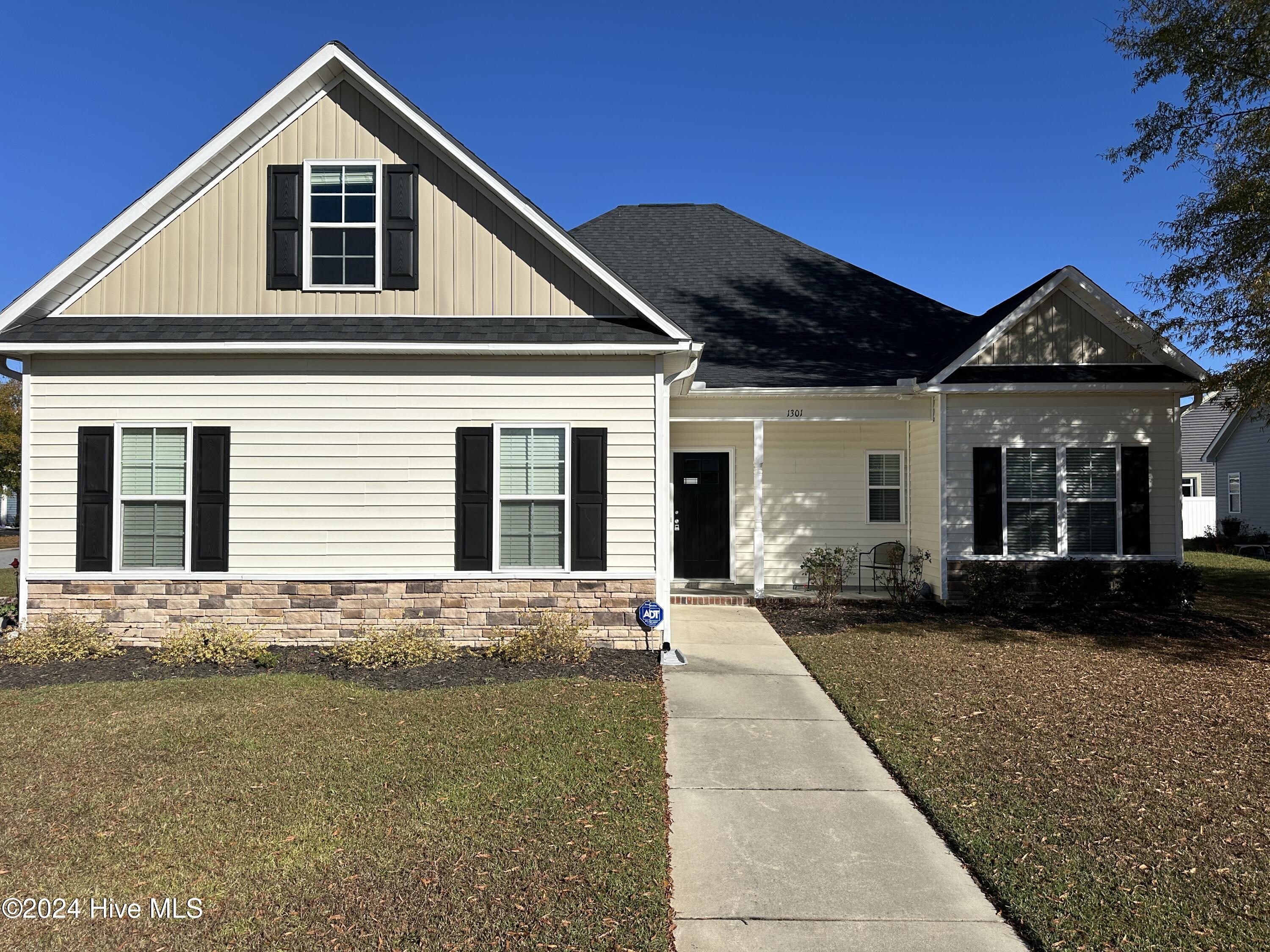 1301 Pine Drive Property Photo 1